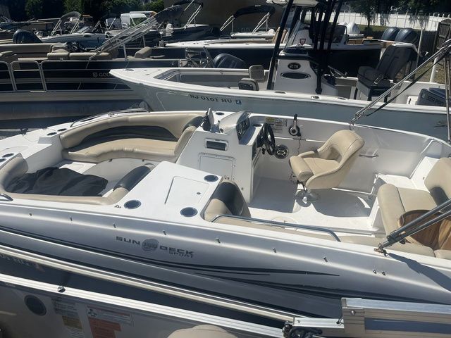 2011 Hurricane SS 188 - 3