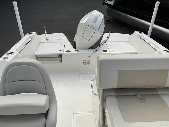 2024 Boston Whaler 210 Vantage - 9