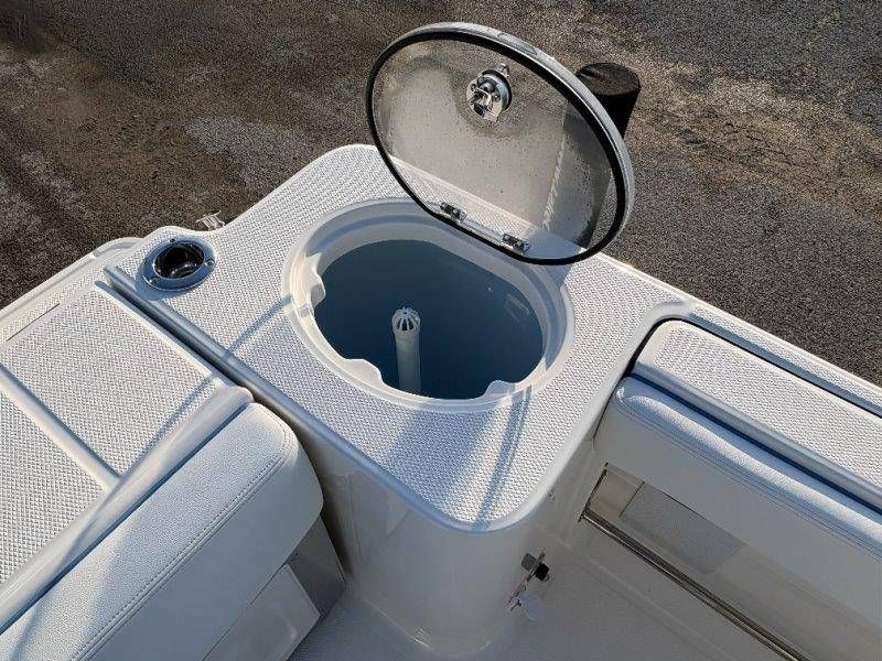2026 Robalo R230 Center Console - 13