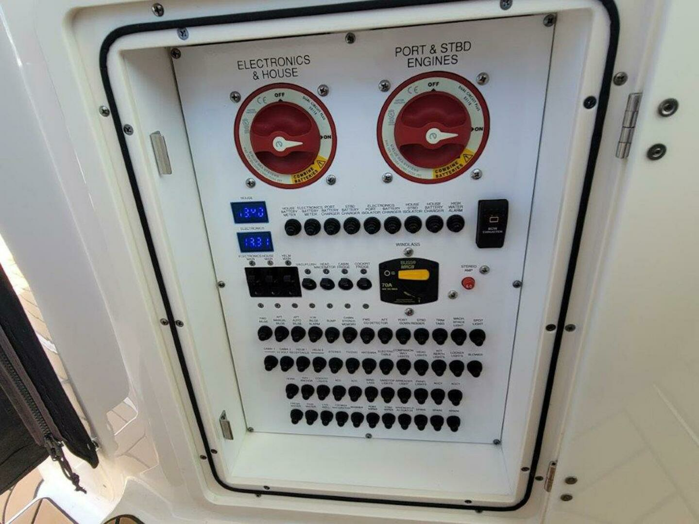 2013 Pursuit 345 Offshore - Image 18