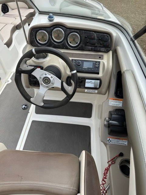 2012 Yamaha Boats 242 Limited - 9