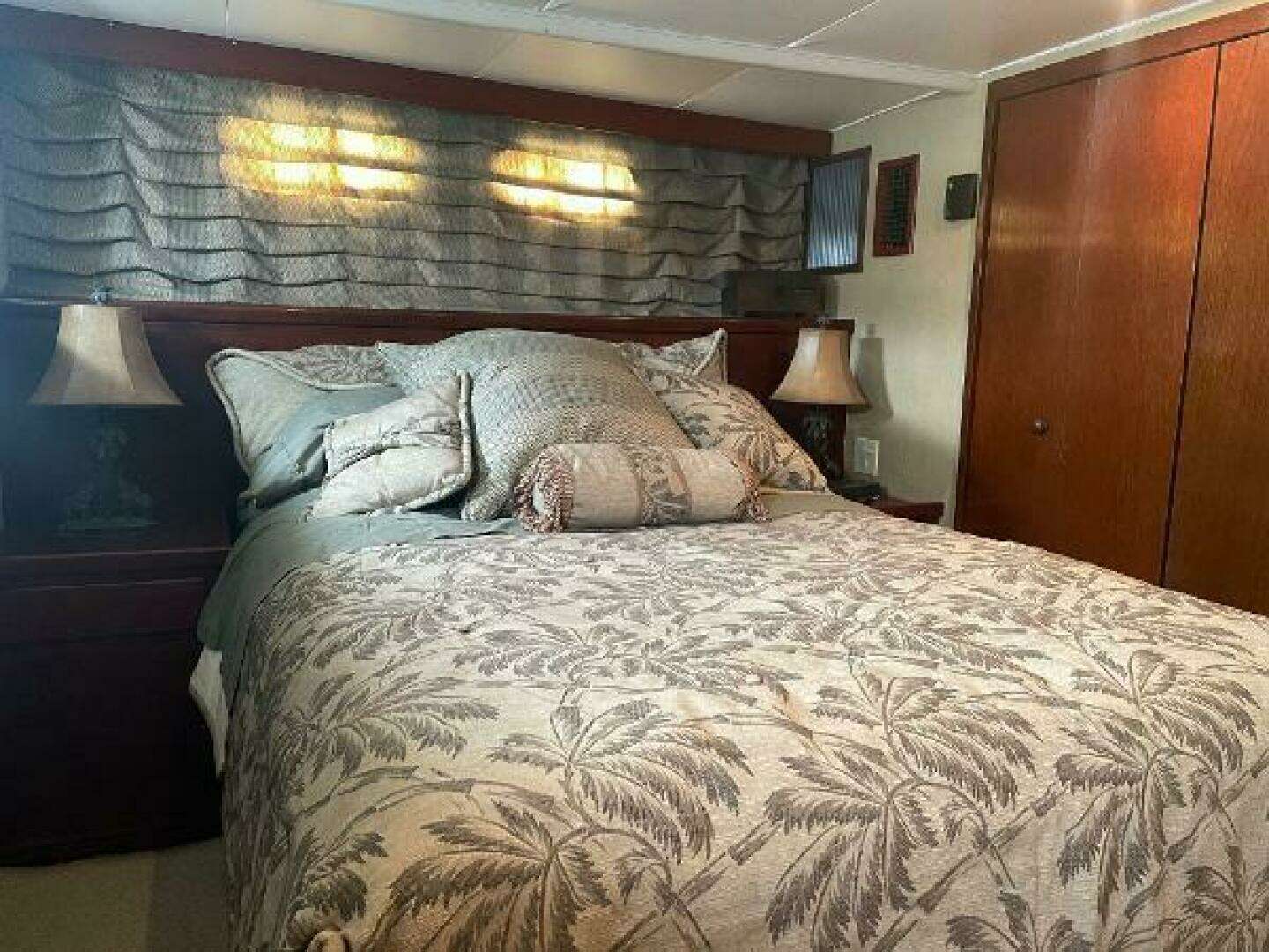 1965 Hatteras Motor Yacht - Image 40