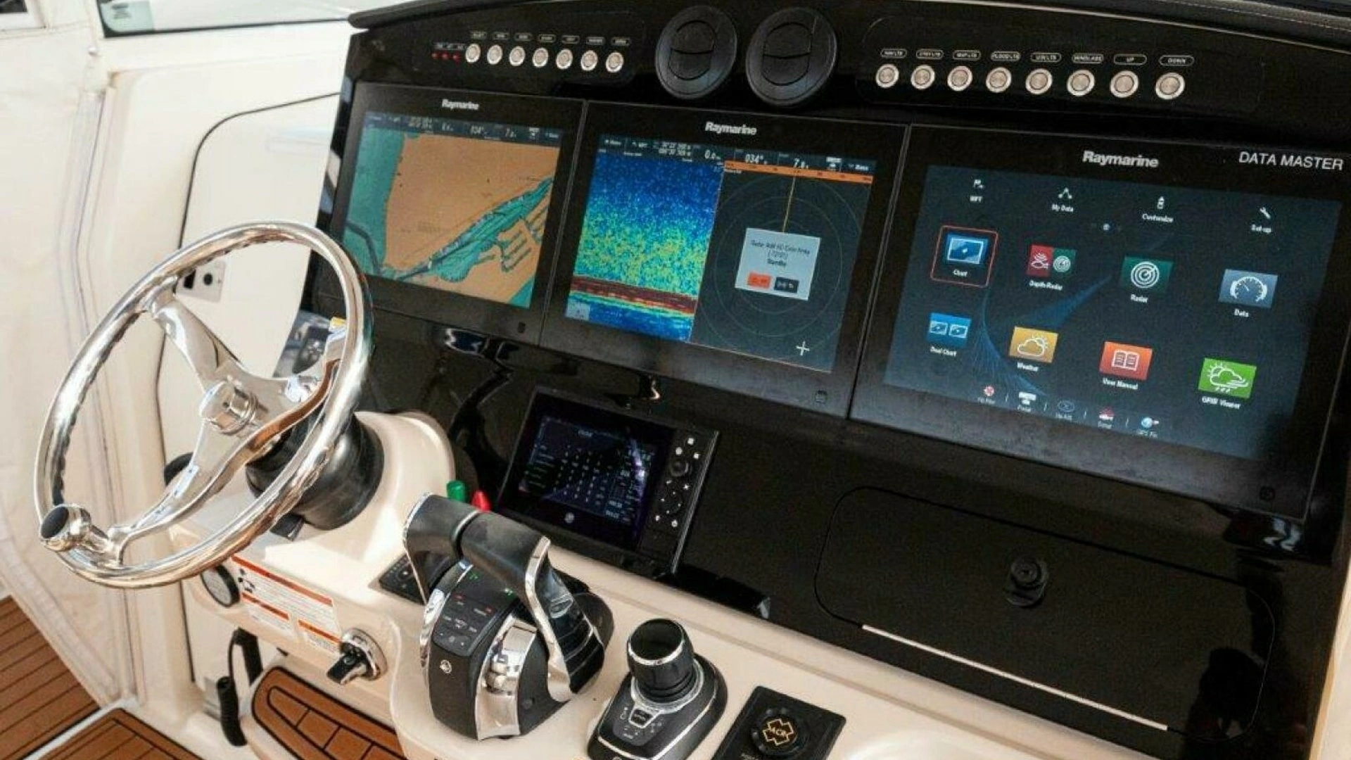 2018 Boston Whaler 420 Outrage - Image 13