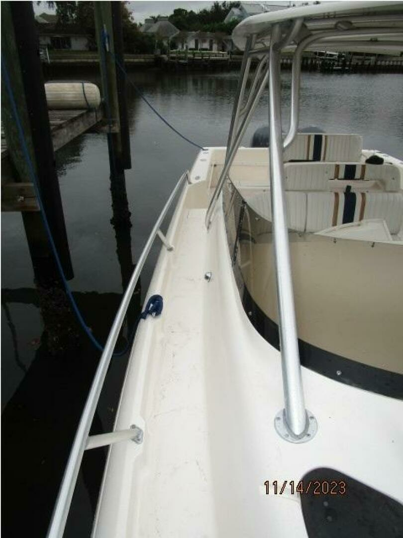 2001 Intrepid 348 Walkaround - Image 10