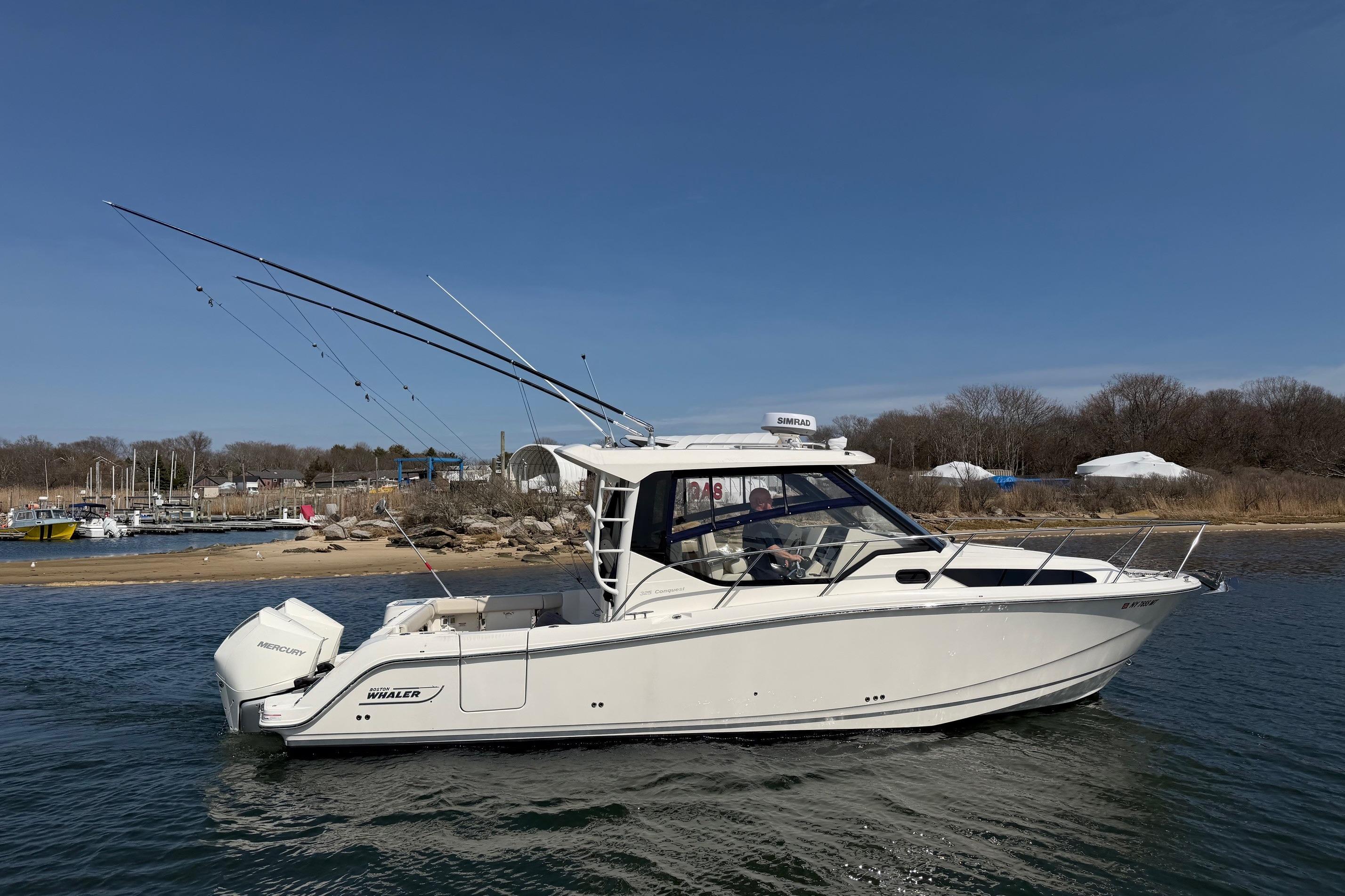 2023 Boston Whaler 325 Conquest