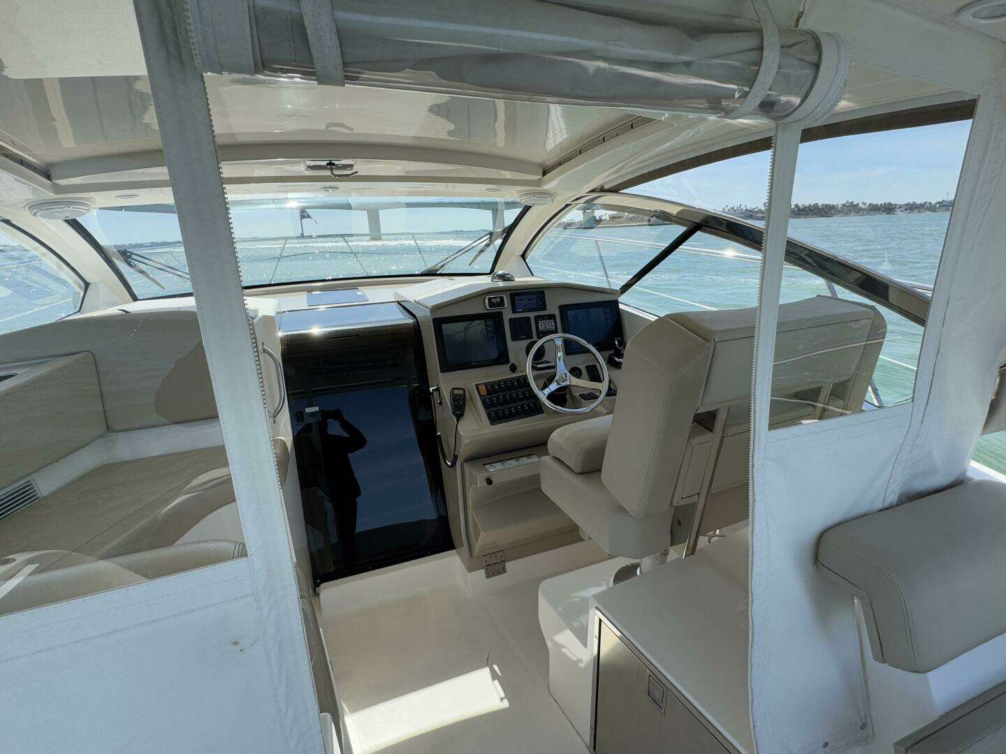 2015 Pursuit 365i Sport Coupe - Image 27
