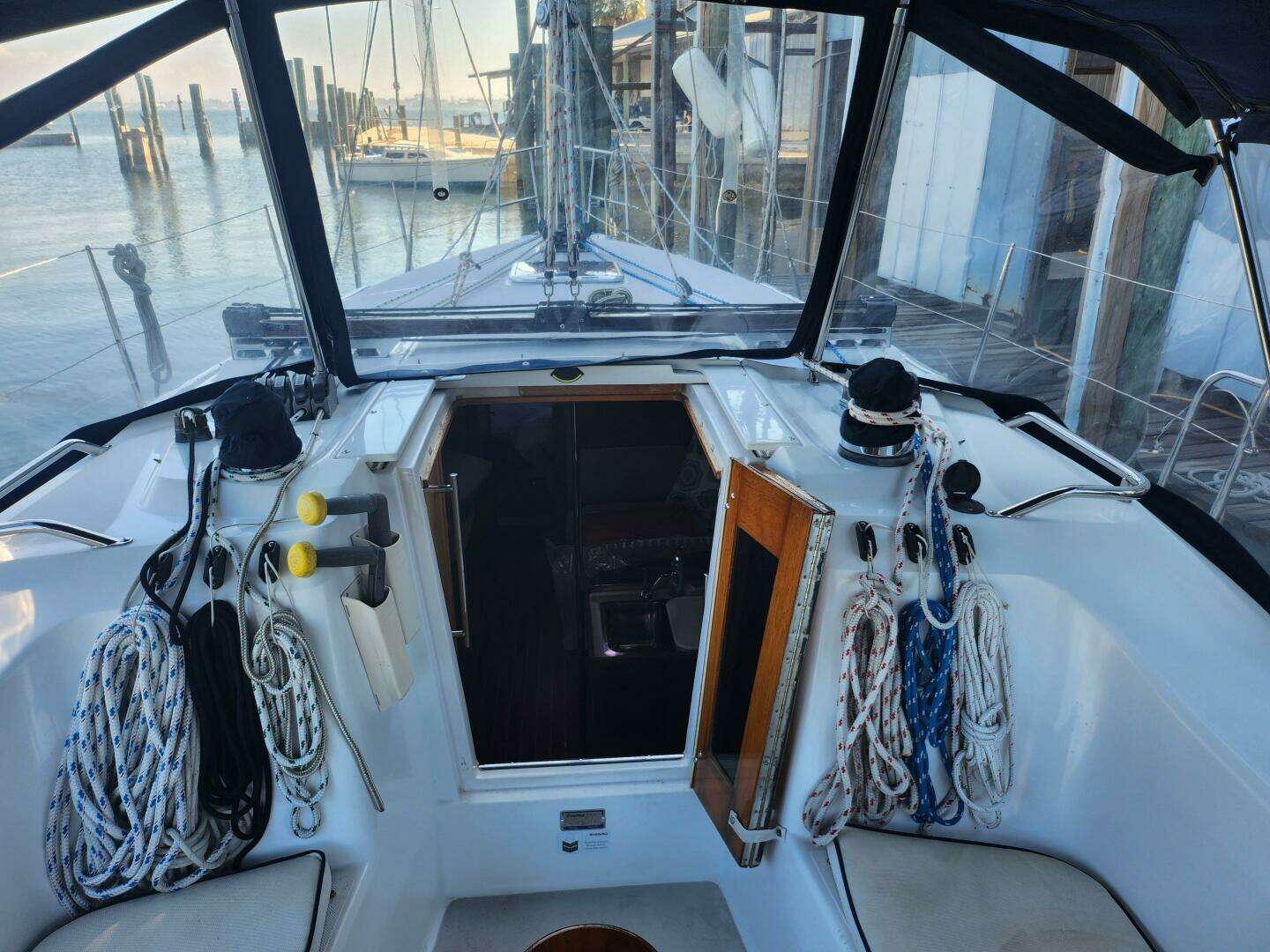 2012 Catalina 355 - Image 5