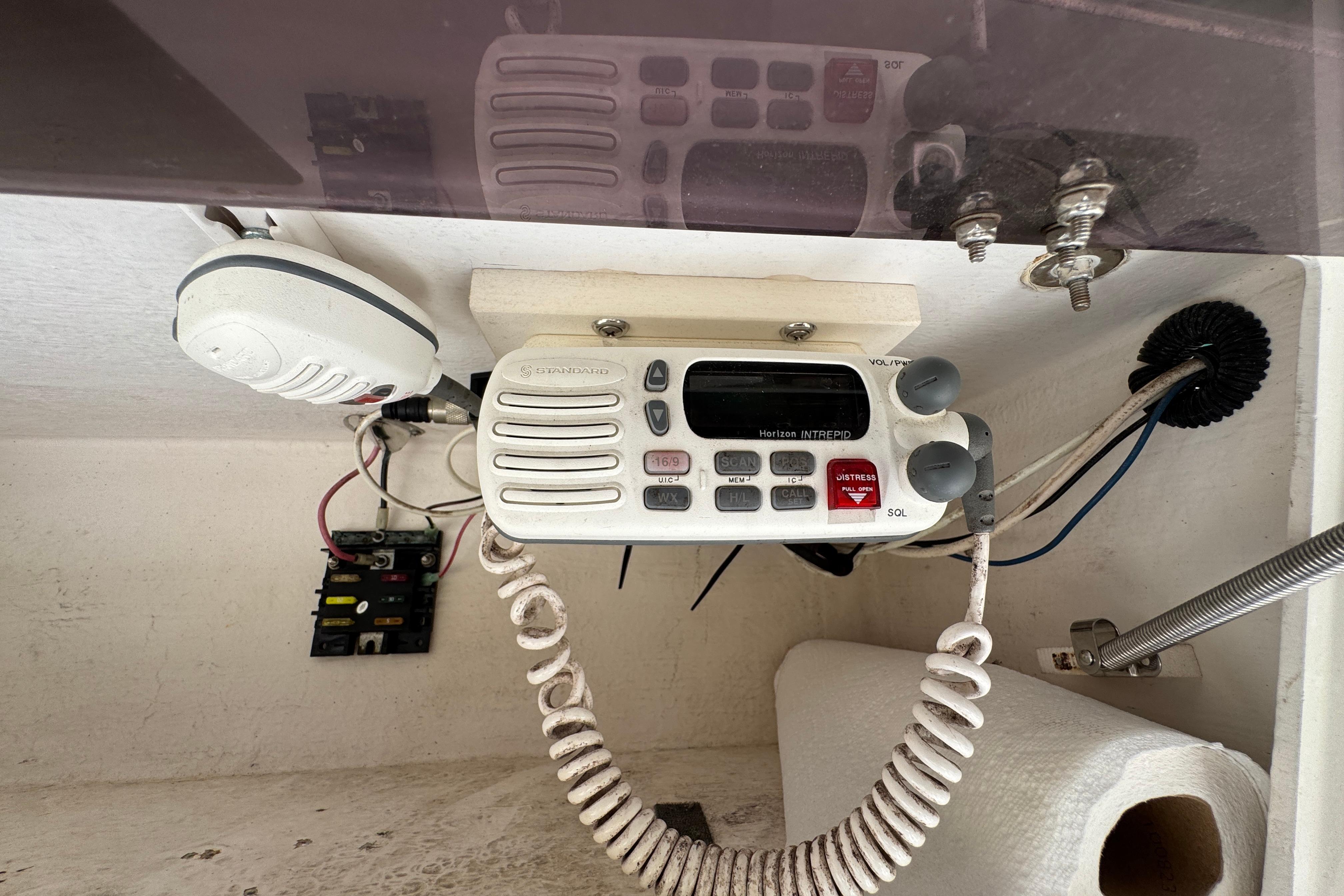 VHF radio equipment inside a 2000 Stamas 250 Tarpon boat, featuring a Standard Horizon Intrepid.