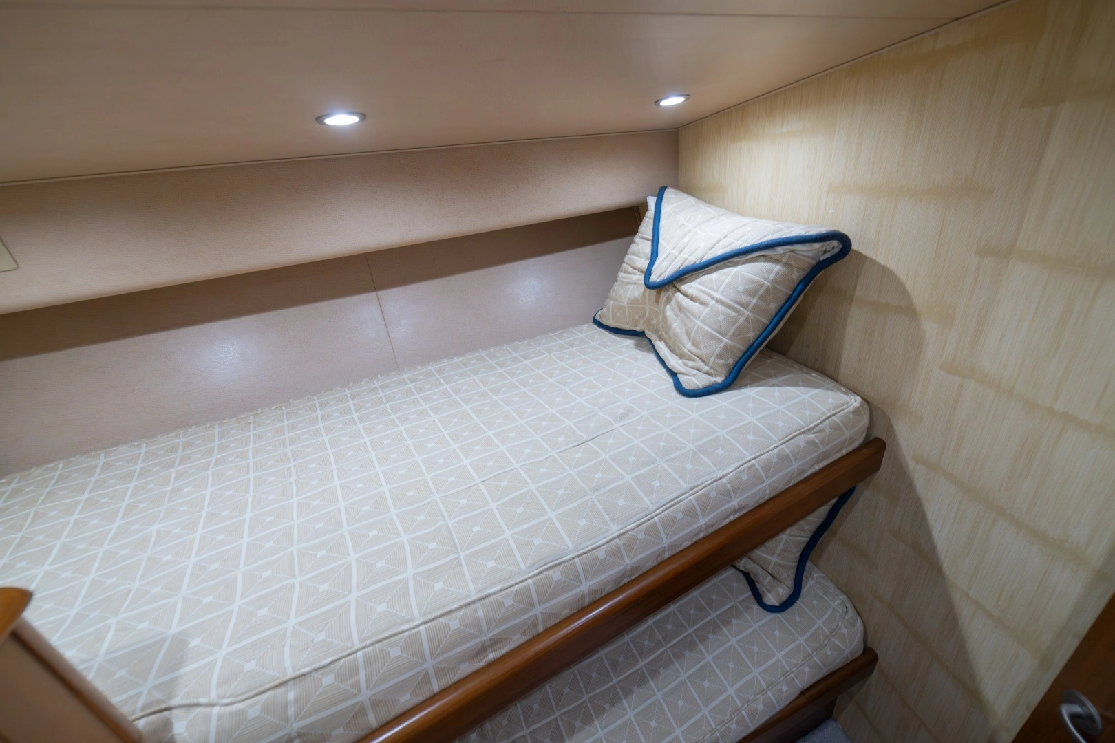 2012 Viking 60 Convertible - Image 67
