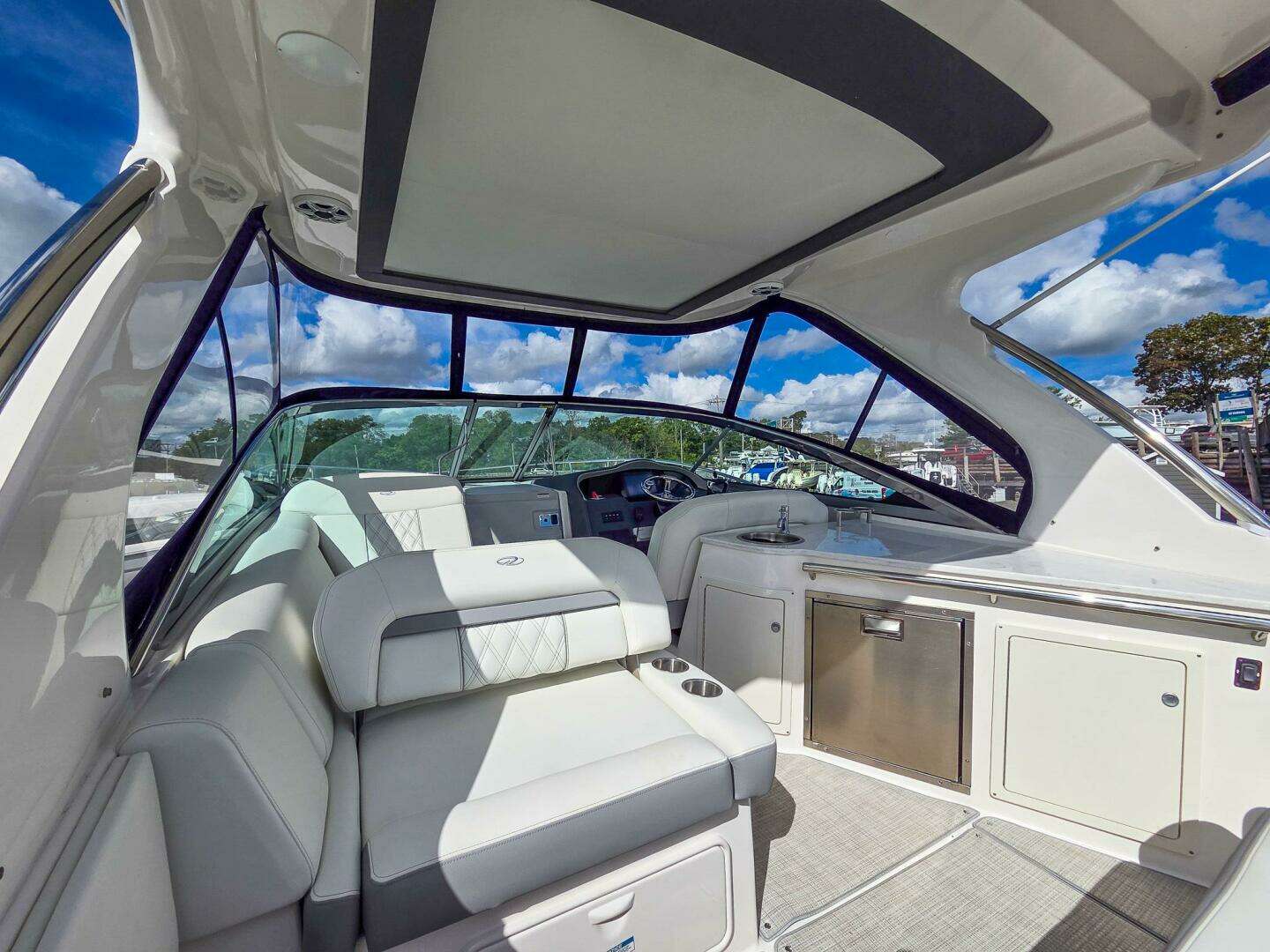 2026 Regal 33 XO - Image 17