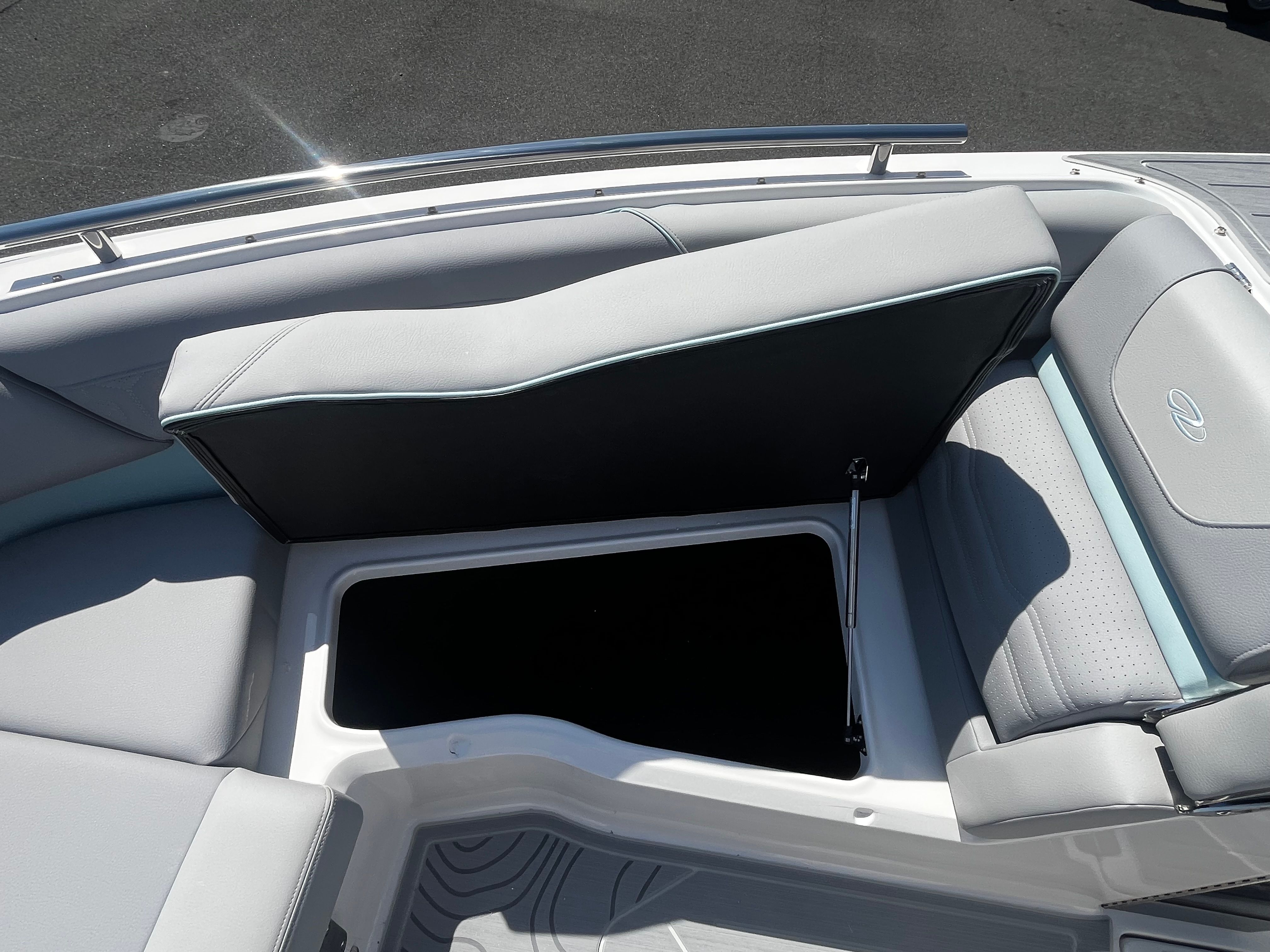 2026 REGAL LX6 - Image 35