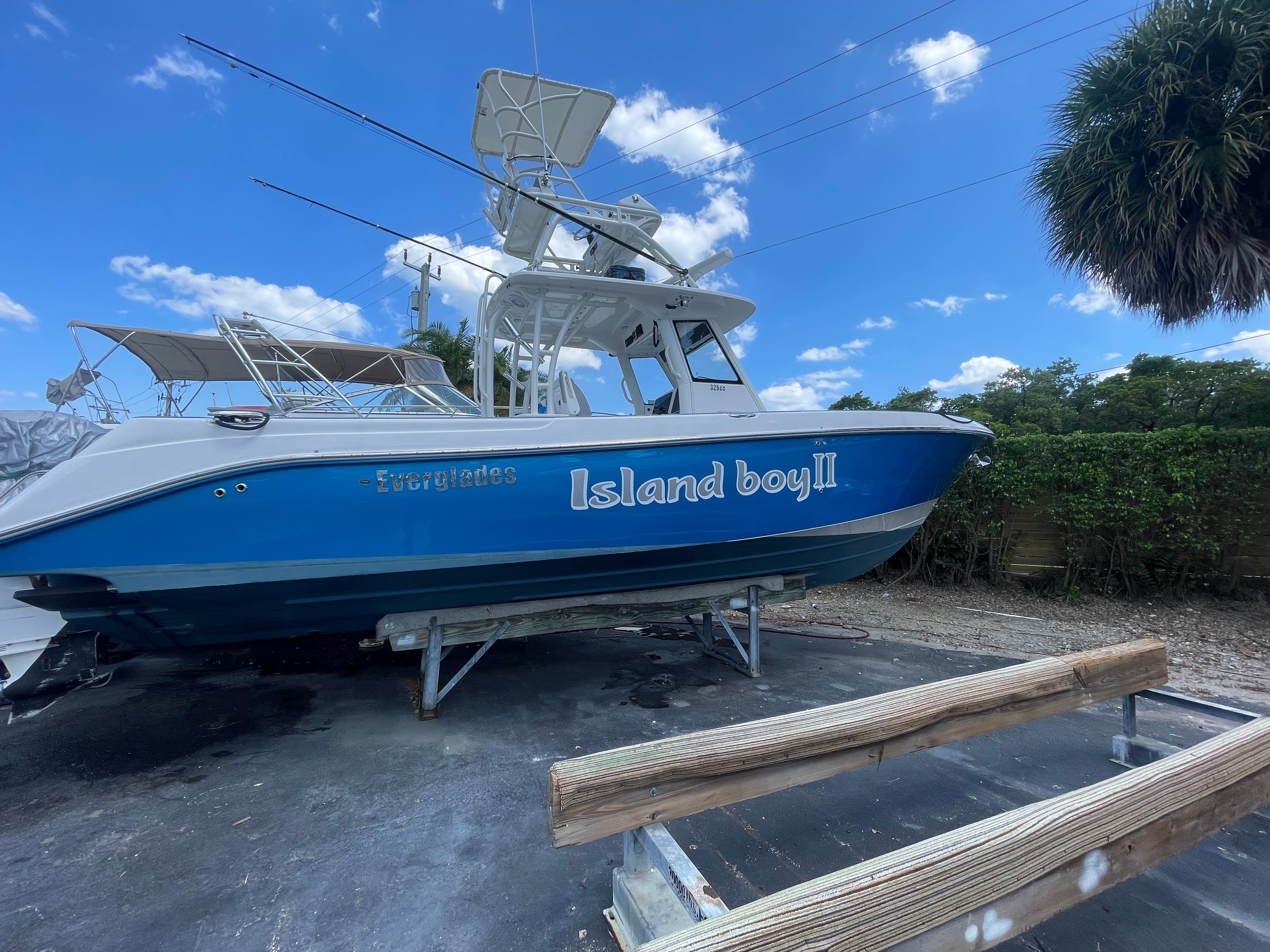 2017 Everglades 325 Center Console - 25