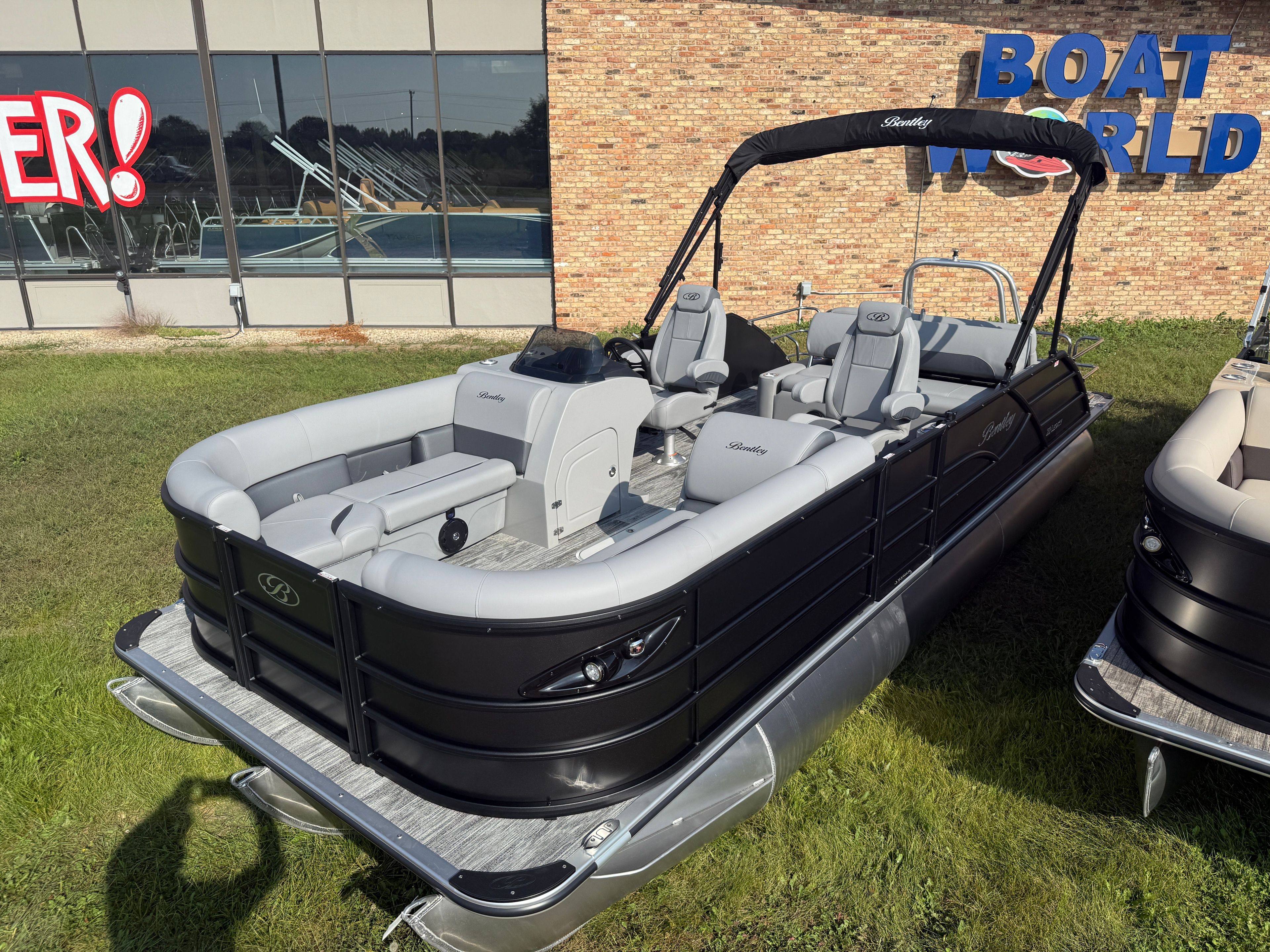 2026 Bentley Pontoons Legacy 200HP Swingback 223 Tritoon