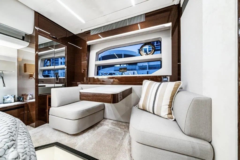 2020 Prestige 590 - 24