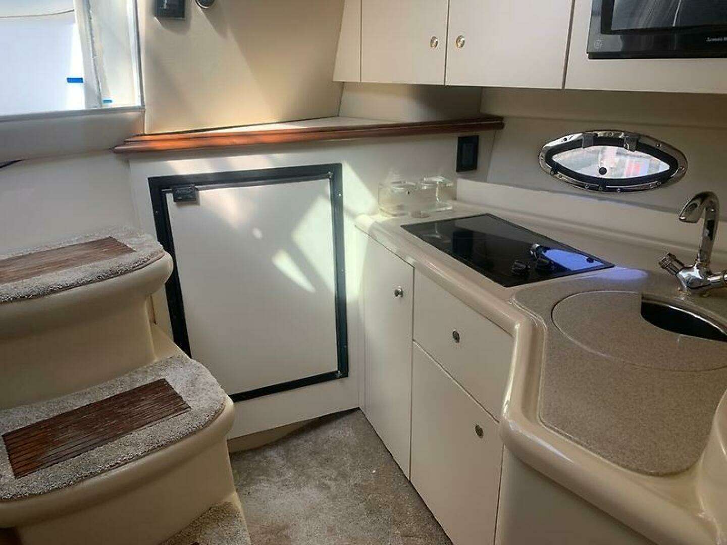 2003 Cruisers Yachts 3372 Express - Image 25