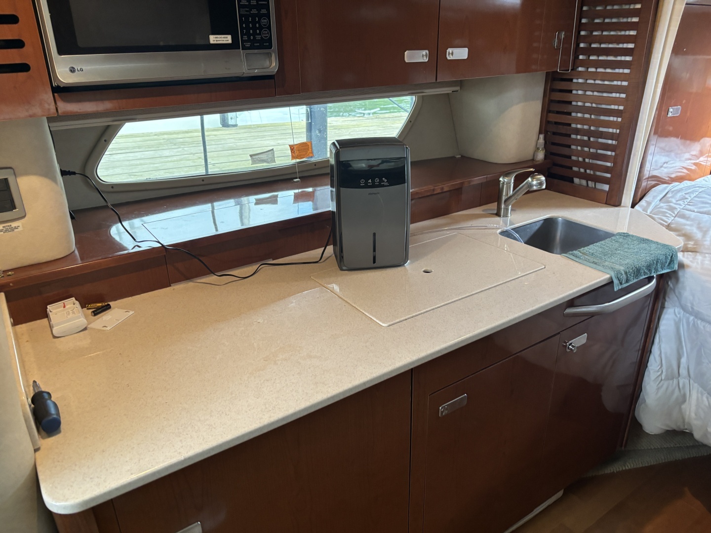 2010 Sea Ray 370 Sundancer - Image 24