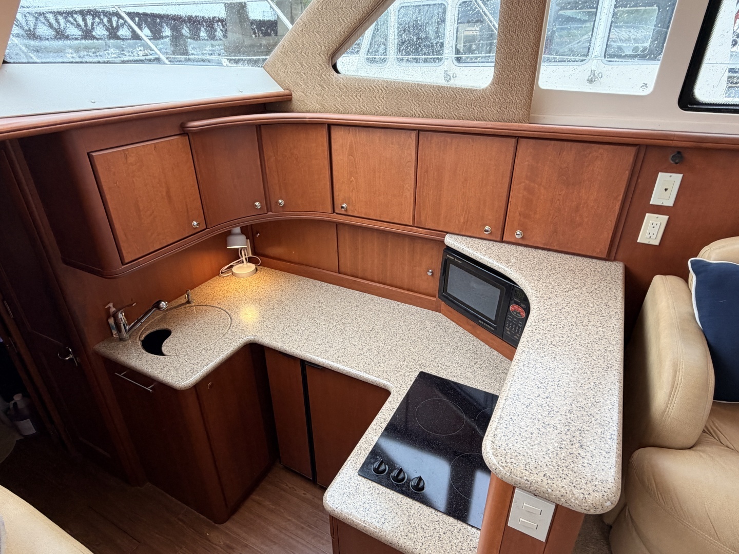 2006 Silverton 38 Convertible - Image 16