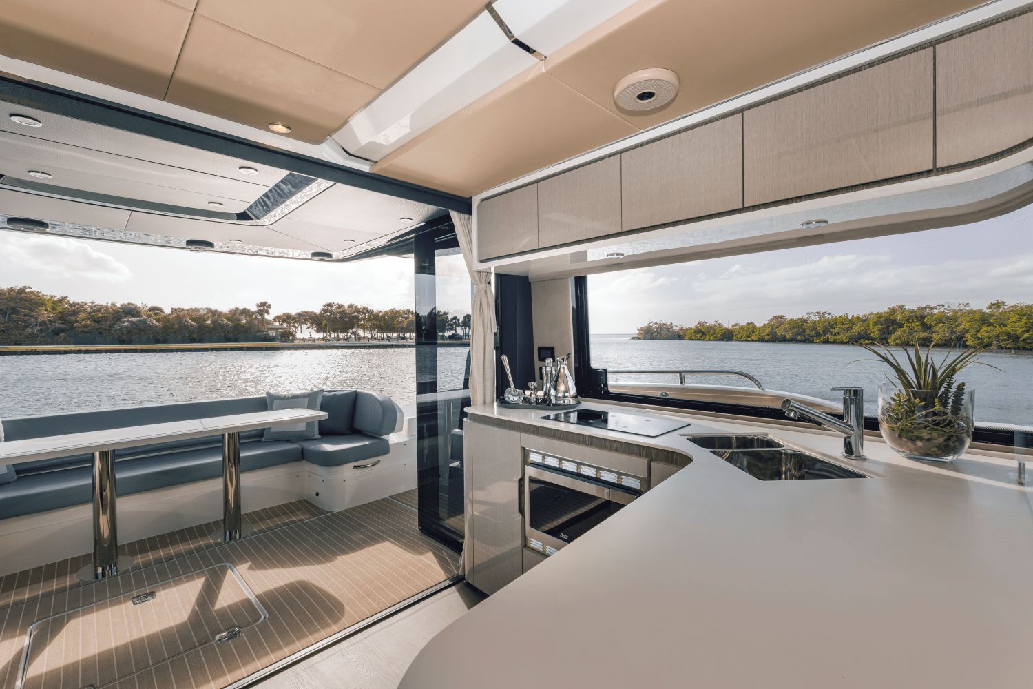 2027 Cruisers Yachts 57 Fly - 83