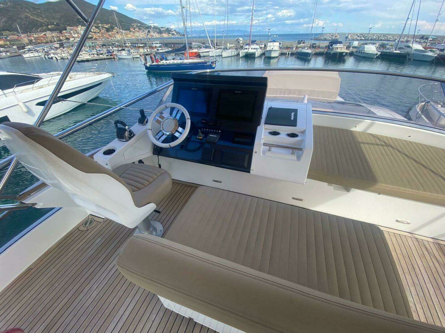 2016 Azimut 77S - Image 17