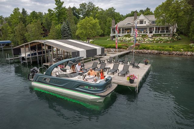 2026 Avalon Excalibur Quad Lounge Windshield 27 FT - 6