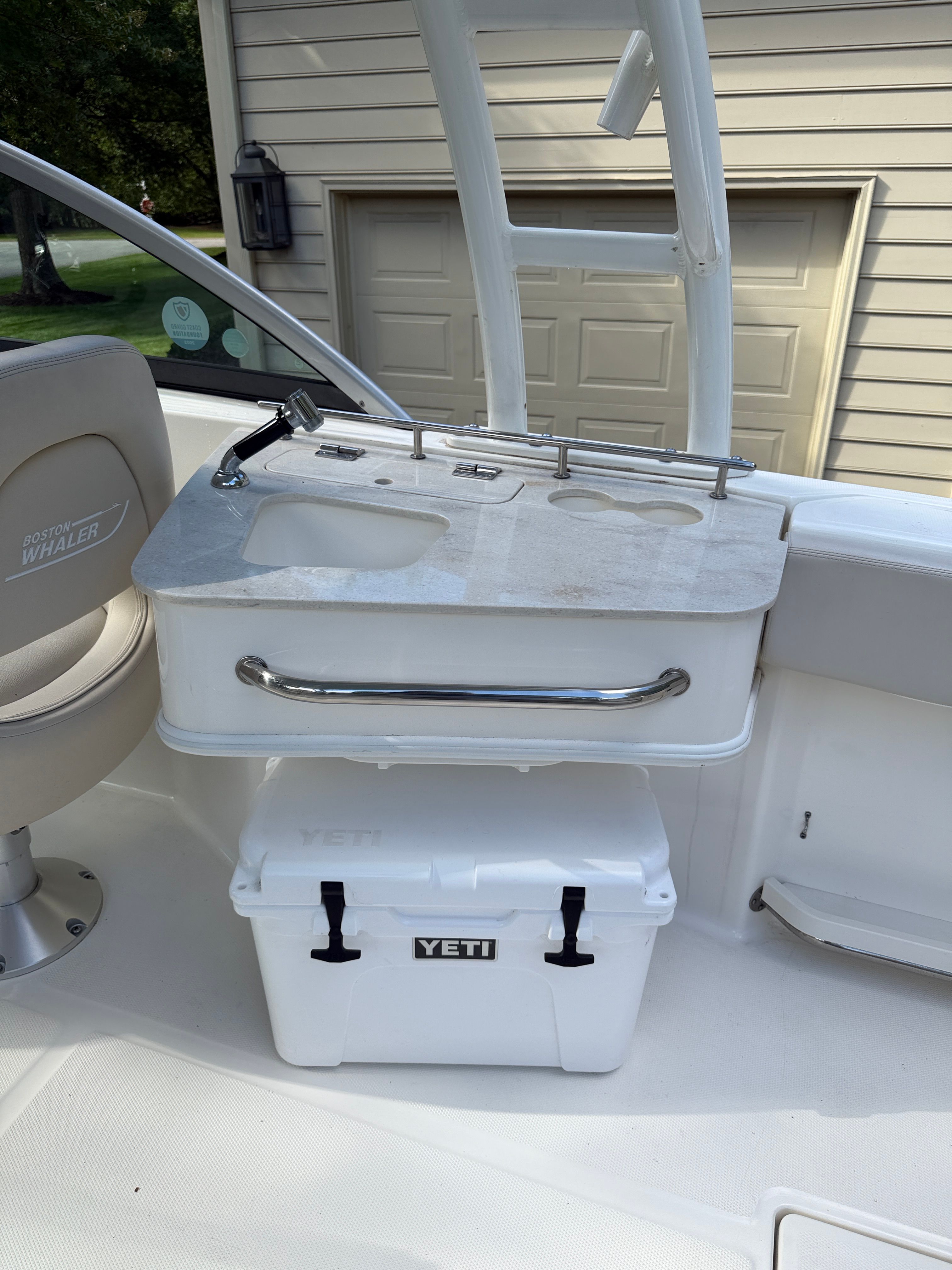 2020 Boston Whaler Vantage 230 - 14
