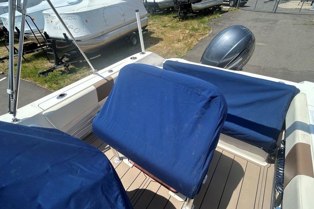 2017 Robalo R200ES boat interior with blue seat covers and outboard motor.