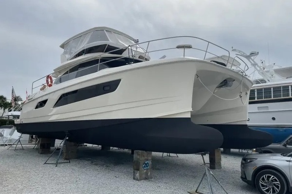 2018 Aquila 44 YACHT