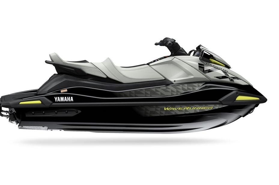 Yamaha WaveRunner VX Cruiser HO 2026 in black and gray with a sporty design.