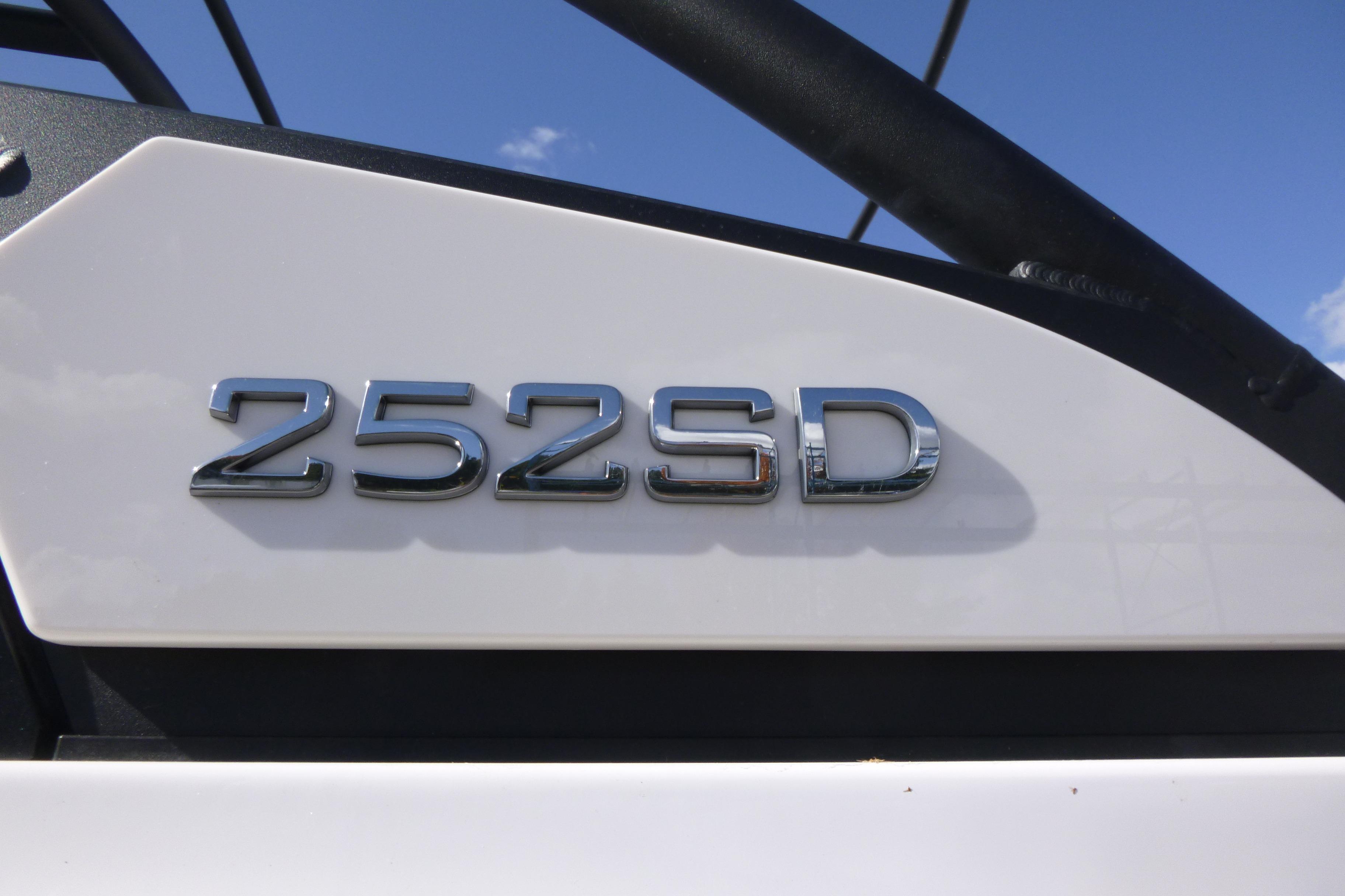2026 Yamaha Boats 252SD model emblem on white surface under blue sky.