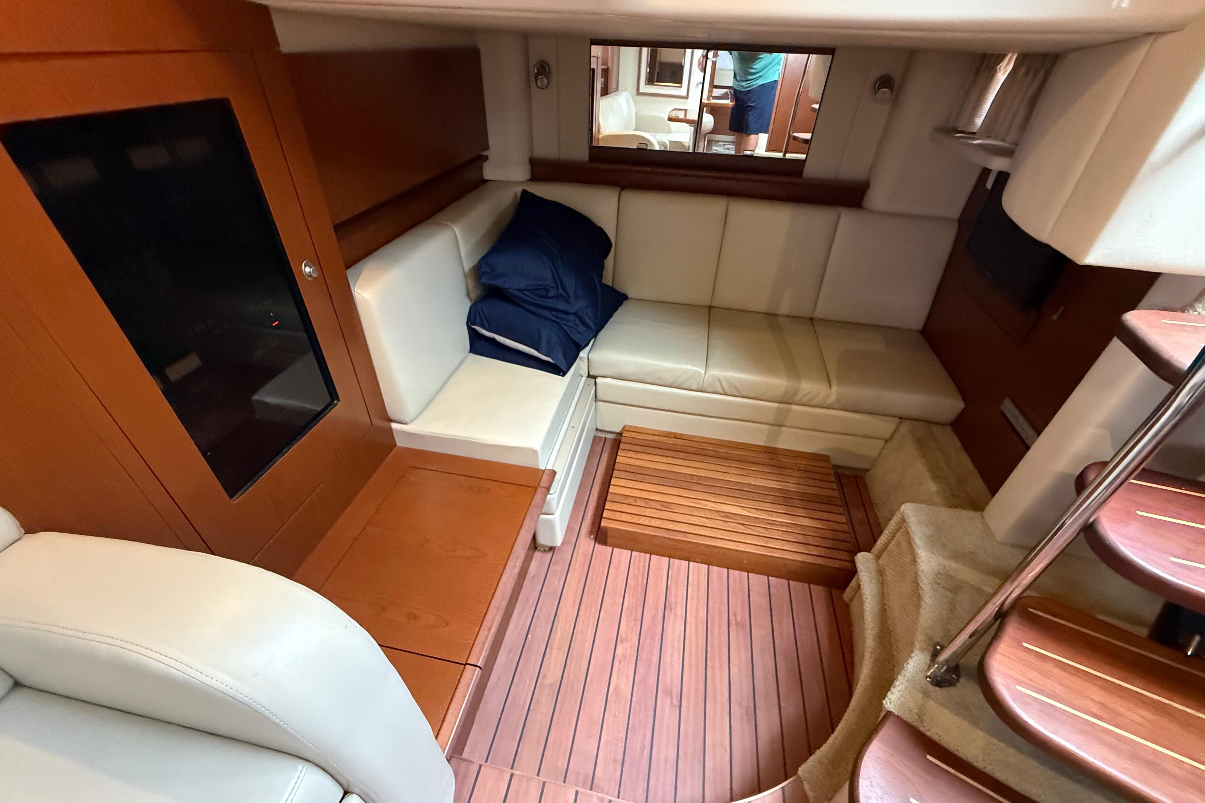 Luxurious interior of 2007 Sea Ray 40 Sundancer yacht with wooden flooring and leather seating.