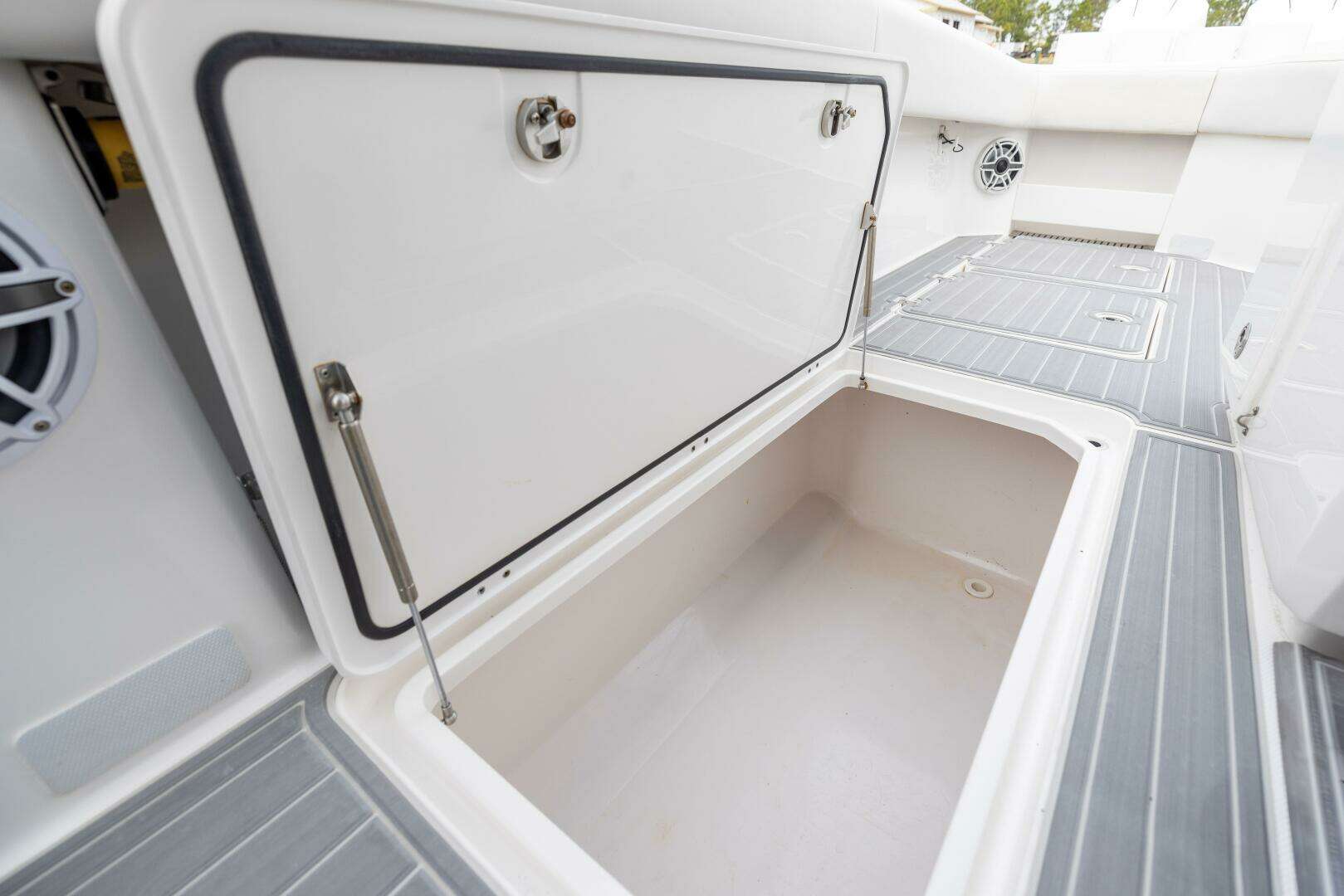 2020 Invincible 40’ Catamaran - Image 43