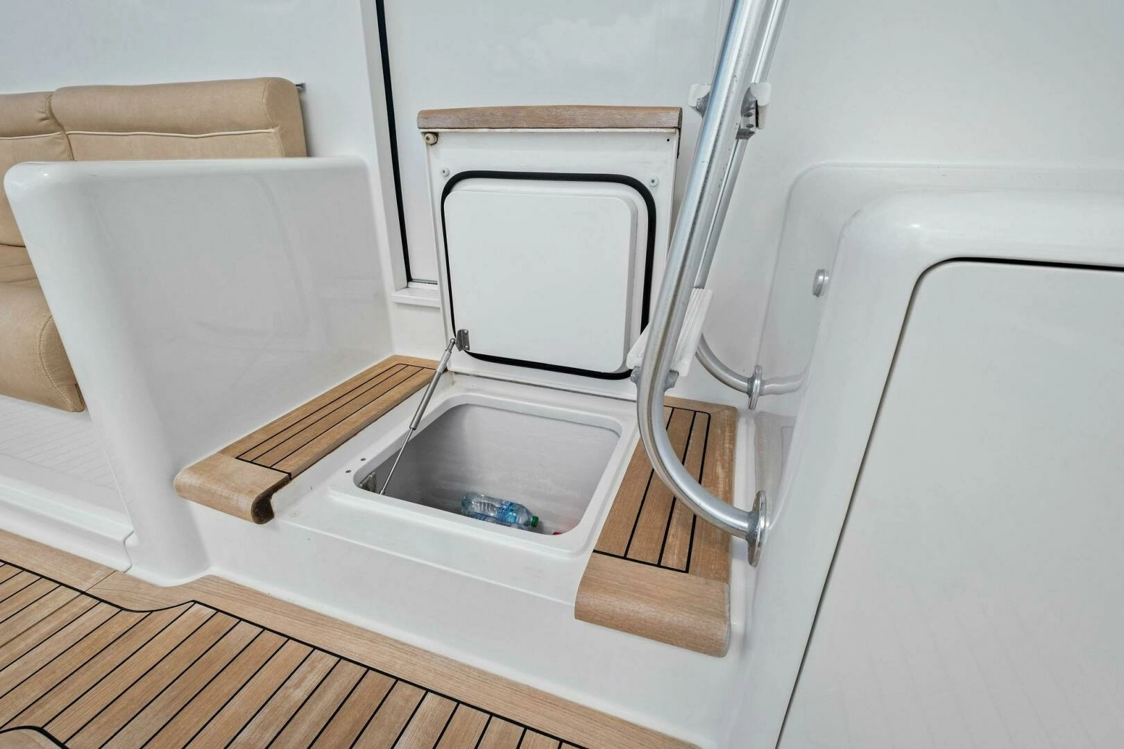 2008 Viking 64 Convertible - Image 73