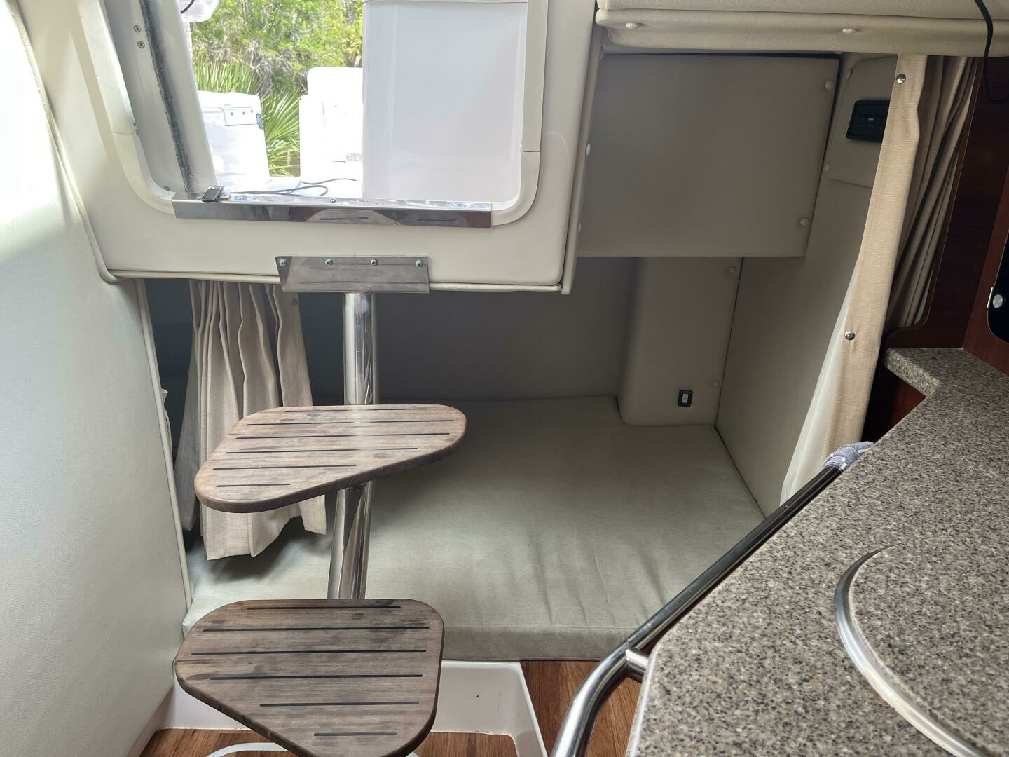 2015 Robalo R305 Walkaround - Image 12