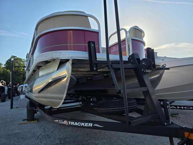 2023 Sun Tracker Party Barge 18 - 4