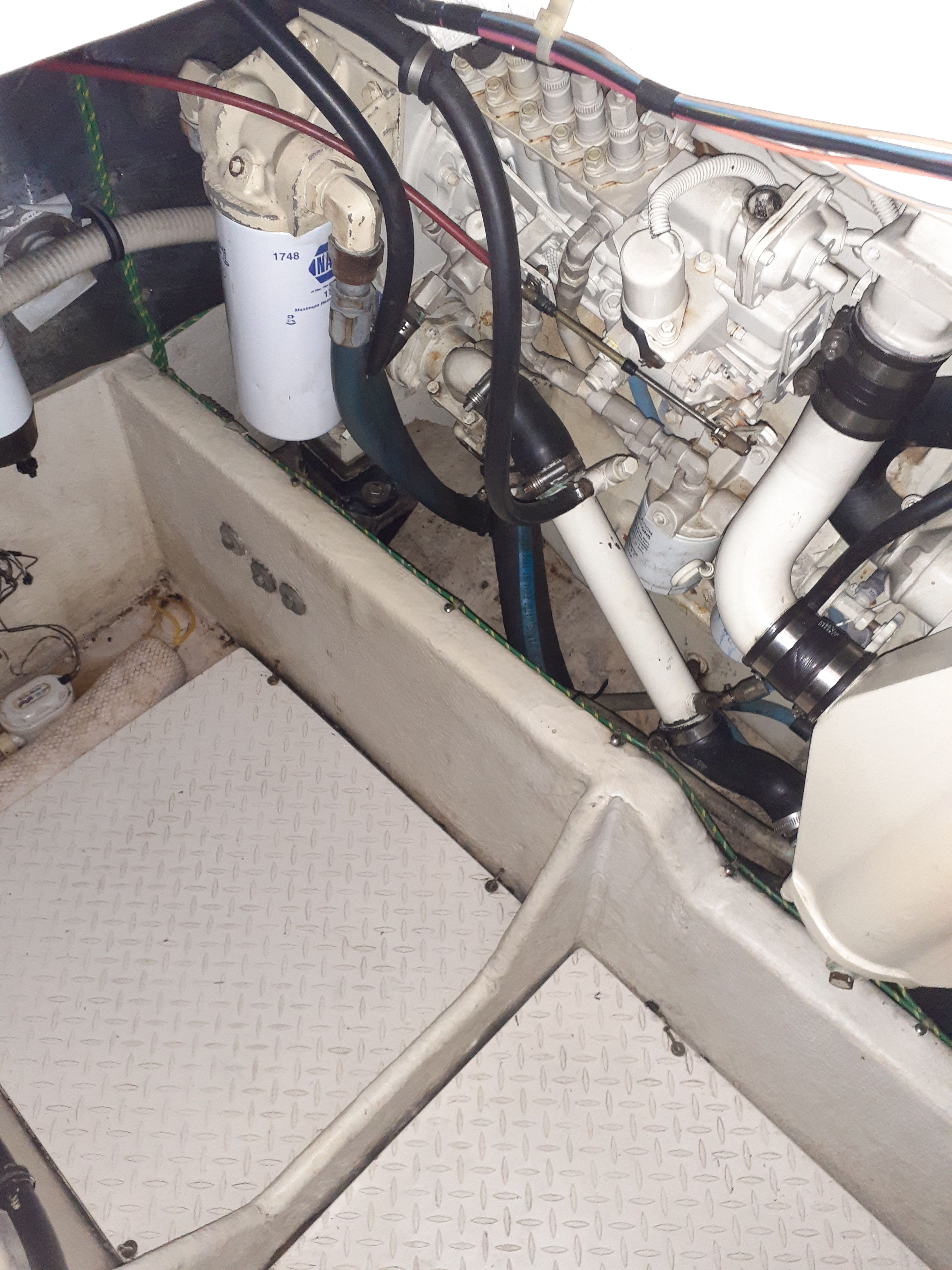 Engine room of a 2000 Maxum 4600 SCB with visible pipes and filters.