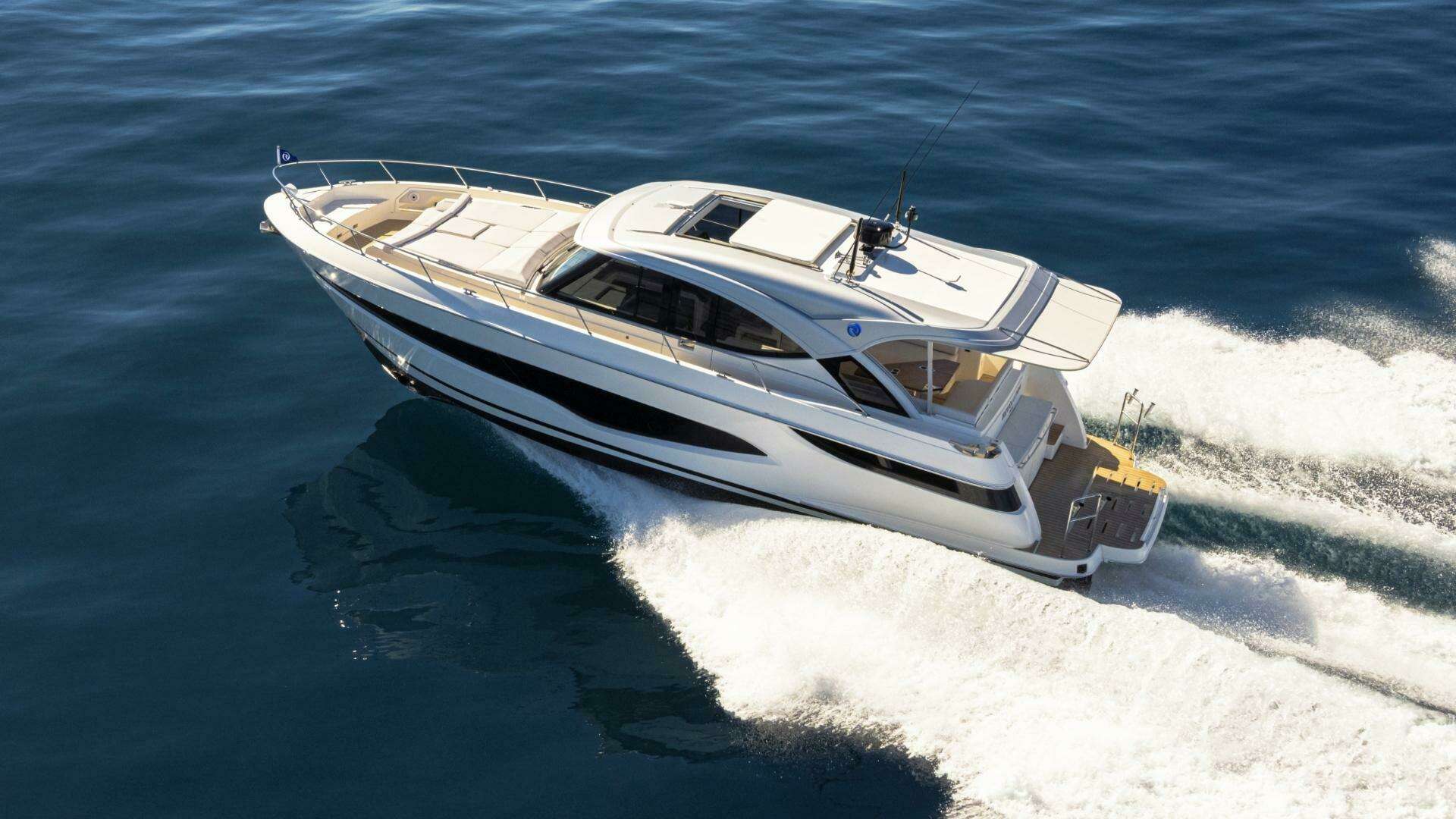 2026 Riviera 4300 Sports Express - Image 3