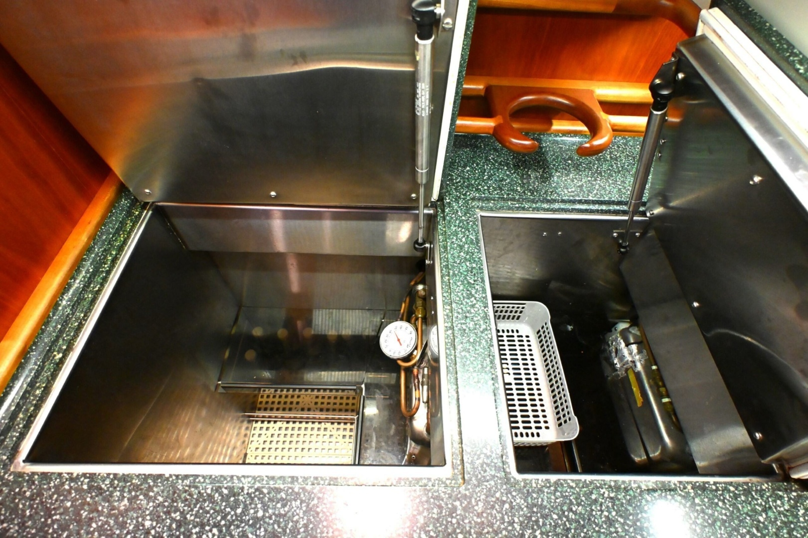2006 Waterline 50 - Image 40