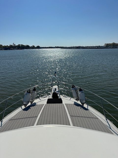 Carver 3807 Aft Cabin Yacht on calm waters, 1988 model.
