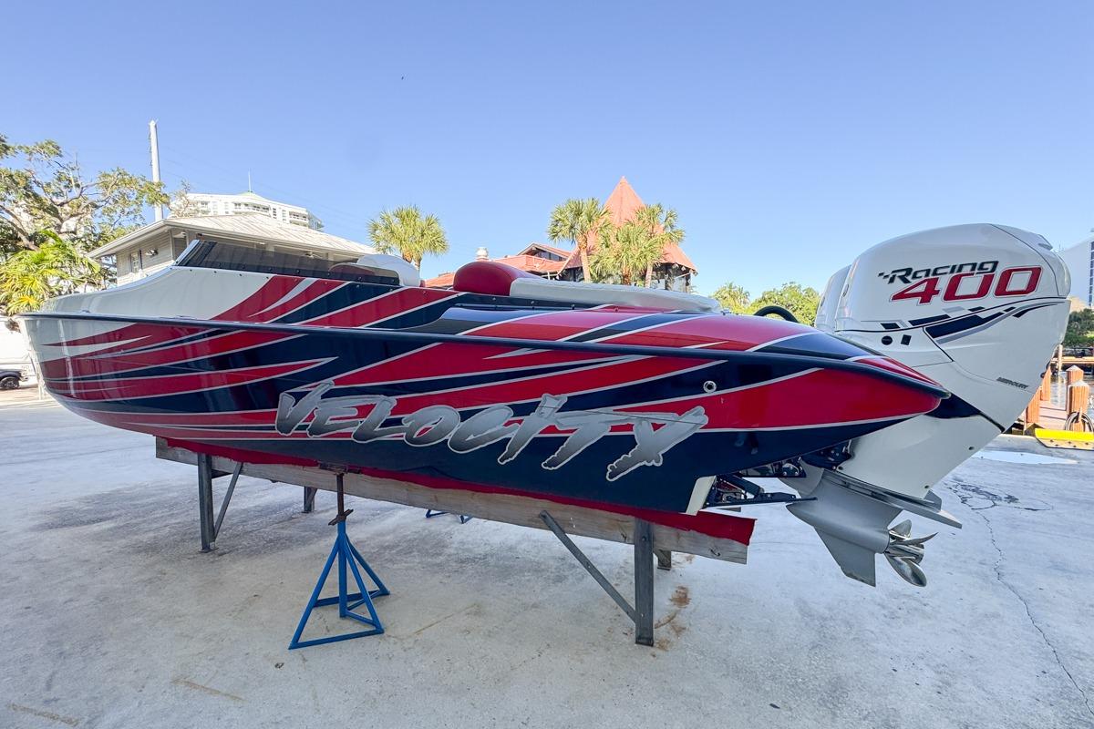 2022 Velocity 290sc speedboat with vibrant red and blue design, featuring Racing 400 engine.