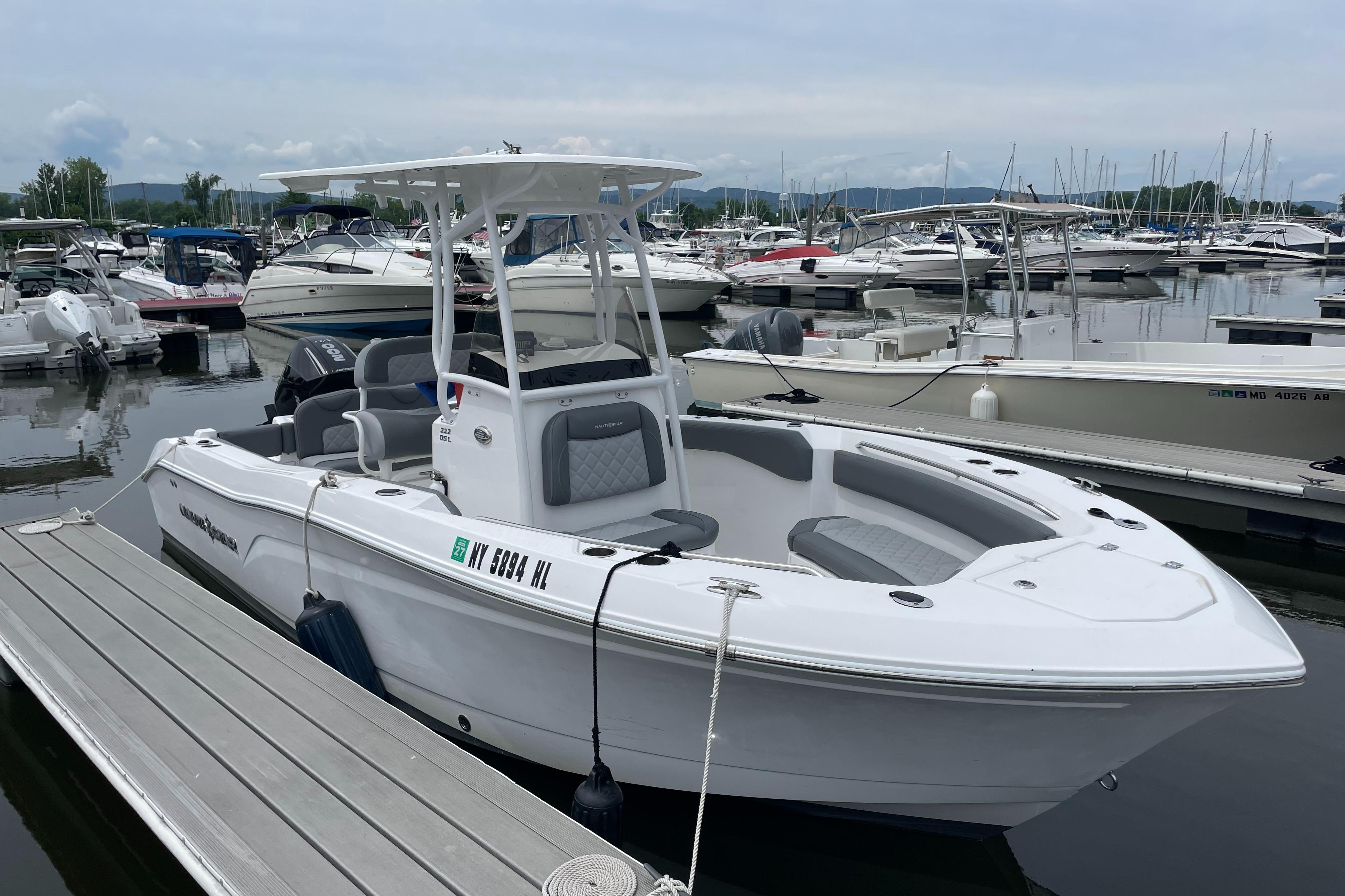 2024 NauticStar 222L Offshore