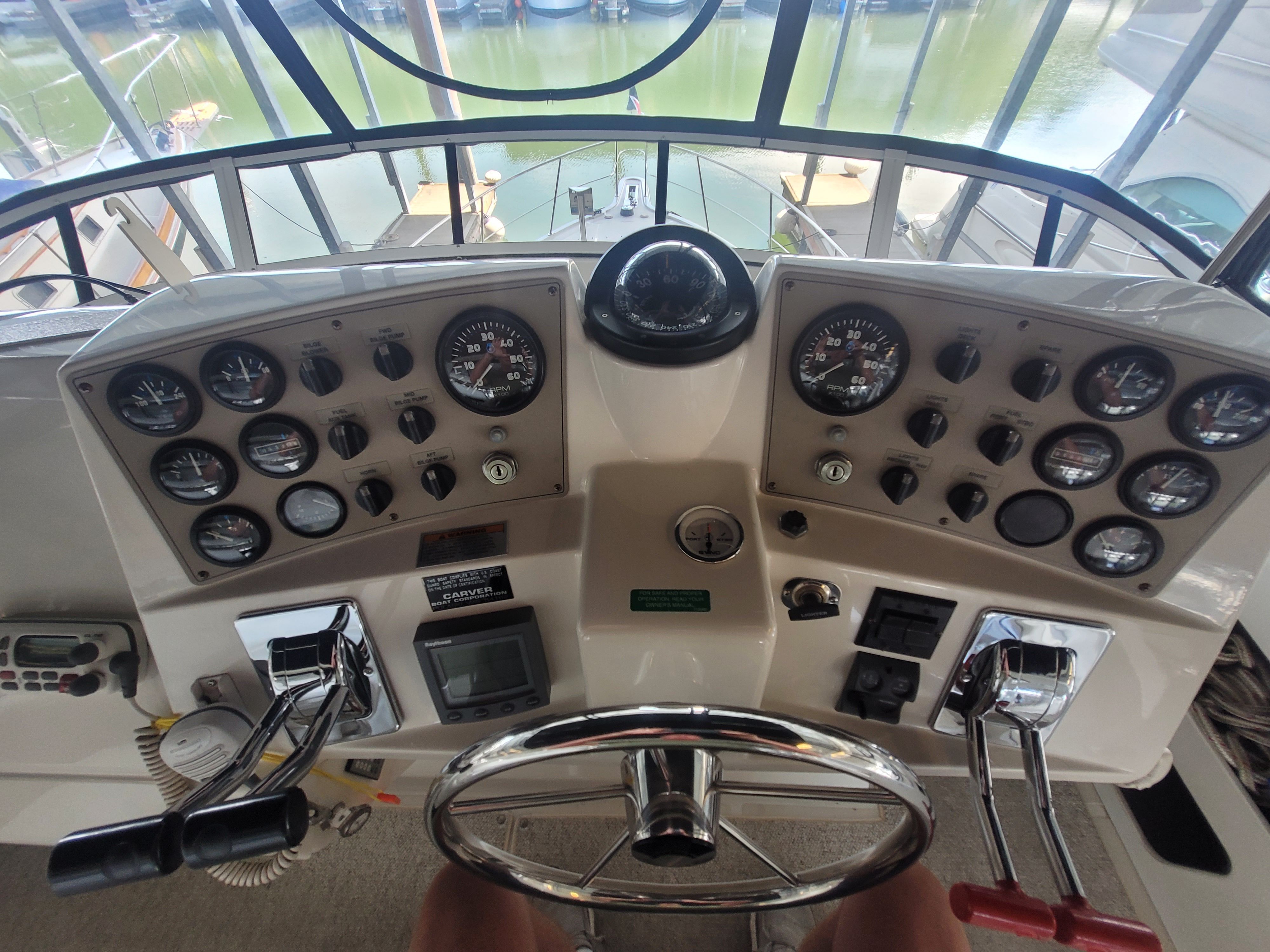 2000 Carver 356 Aft Cabin Motor Yacht - 6