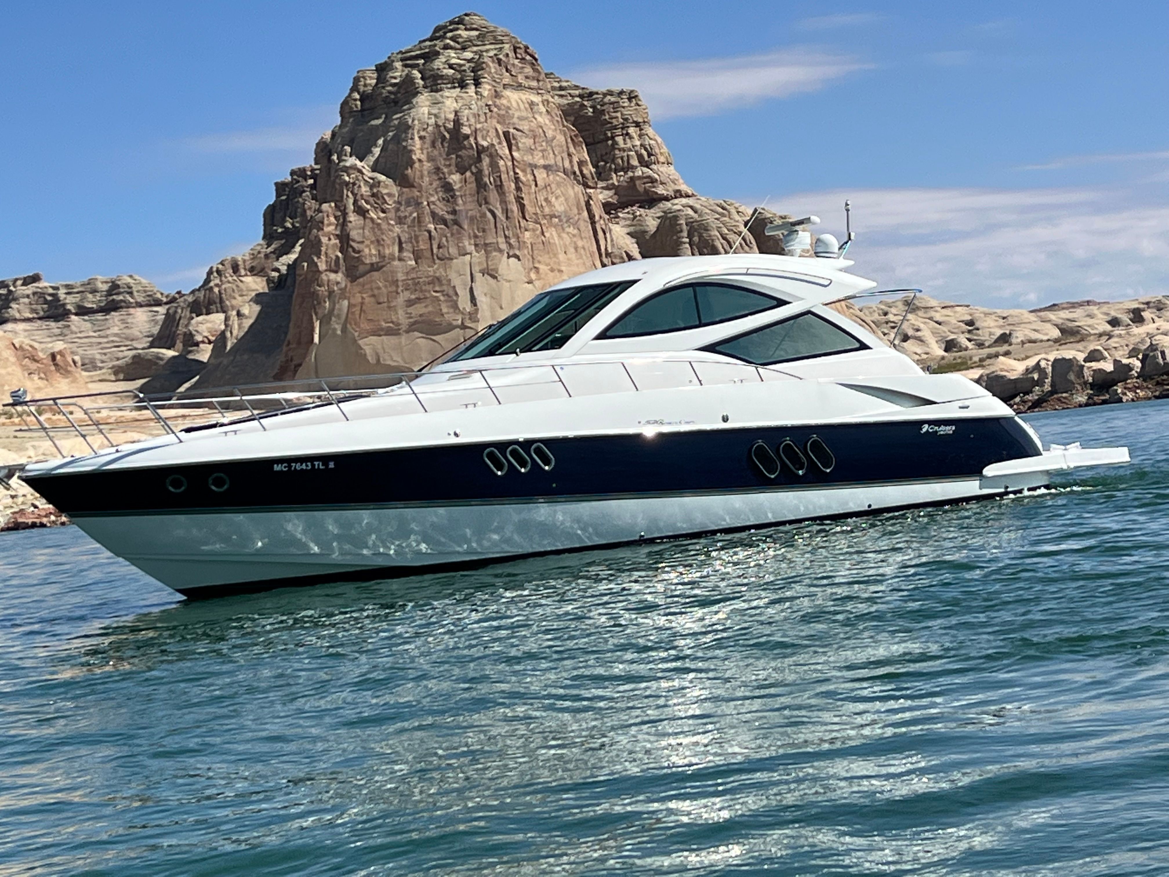 2009 Cruisers Yachts 520 Sports Coupe