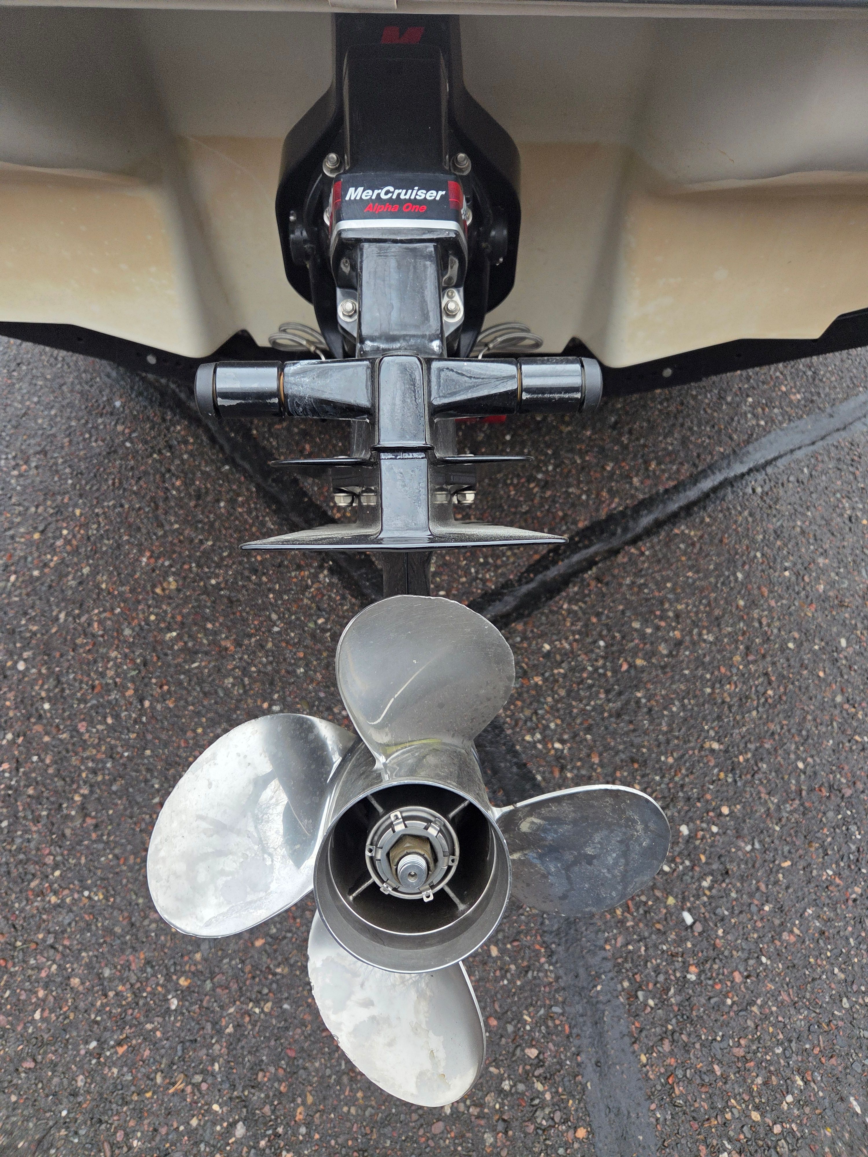 Rear view of a 2002 Sea Ray 182 boat motor with propeller.