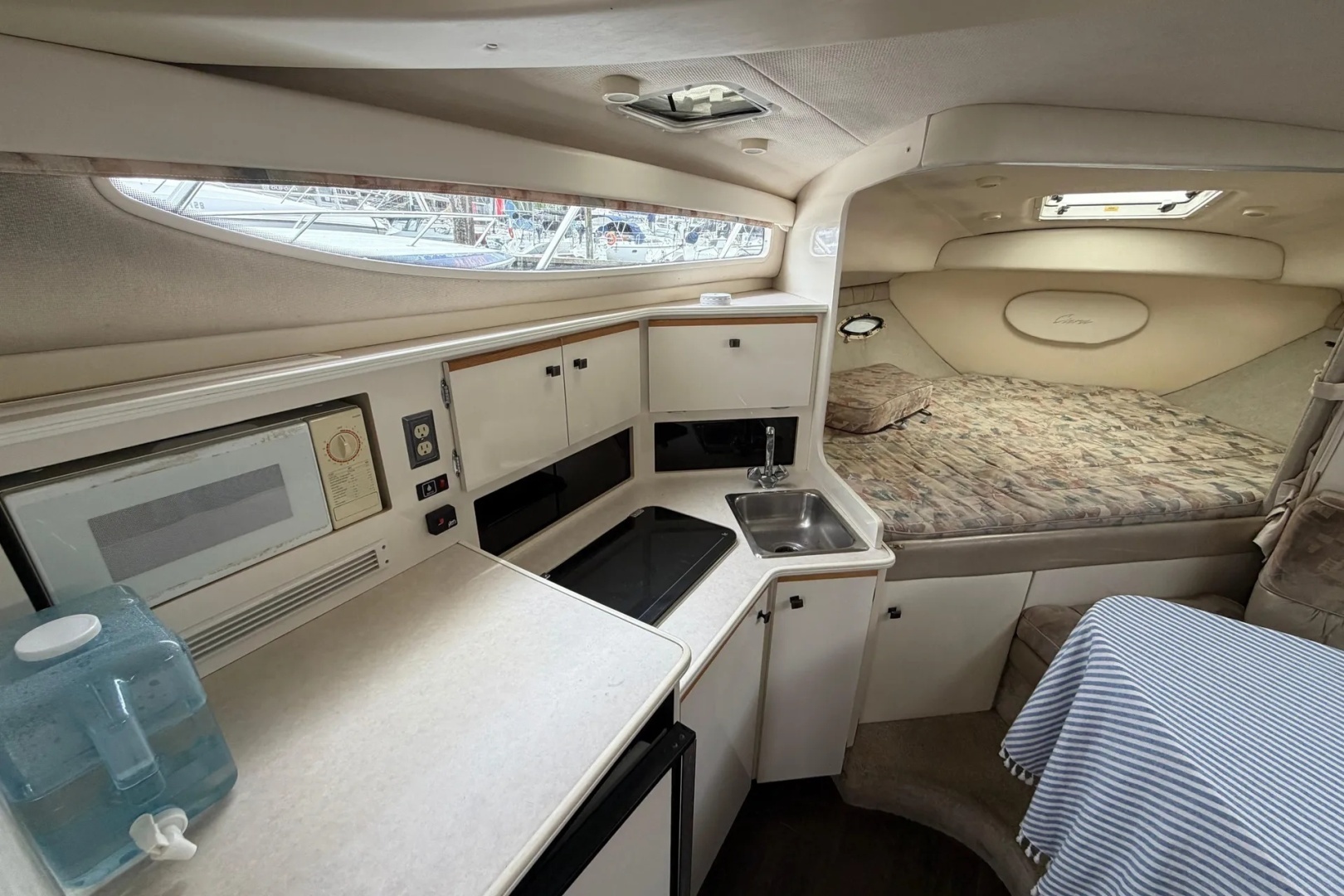 1999 Bayliner 3055 Ciera - Image 12