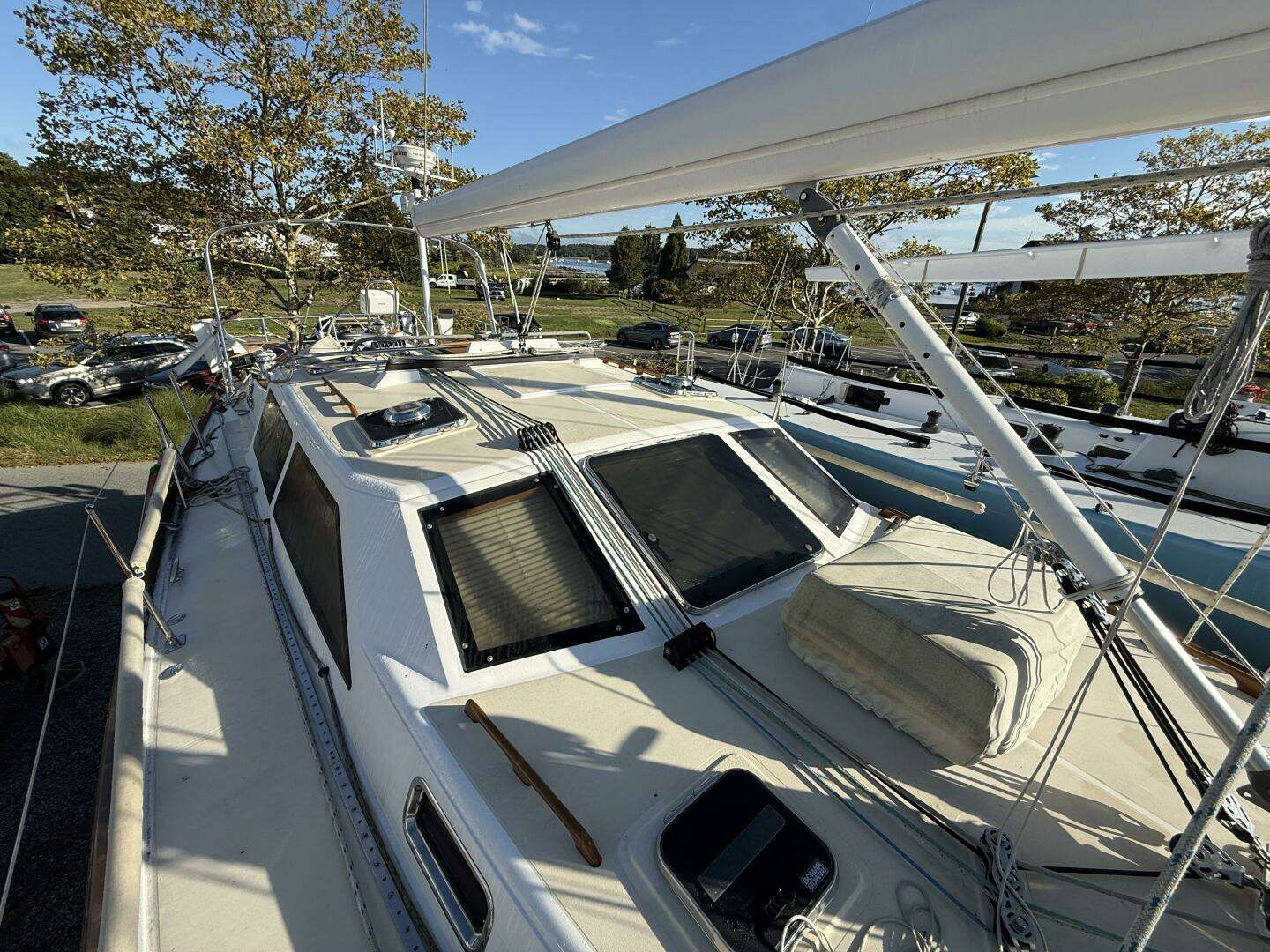 2011 Tartan 4700 - Image 13