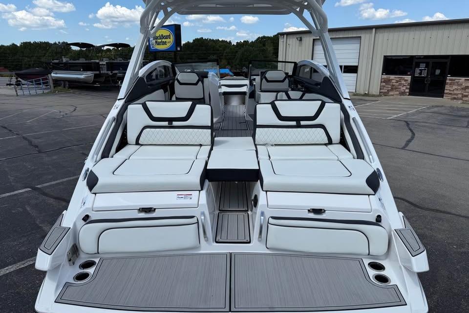 2026 Yamaha Boats 275SD with luxurious seating and sleek design at a marina.