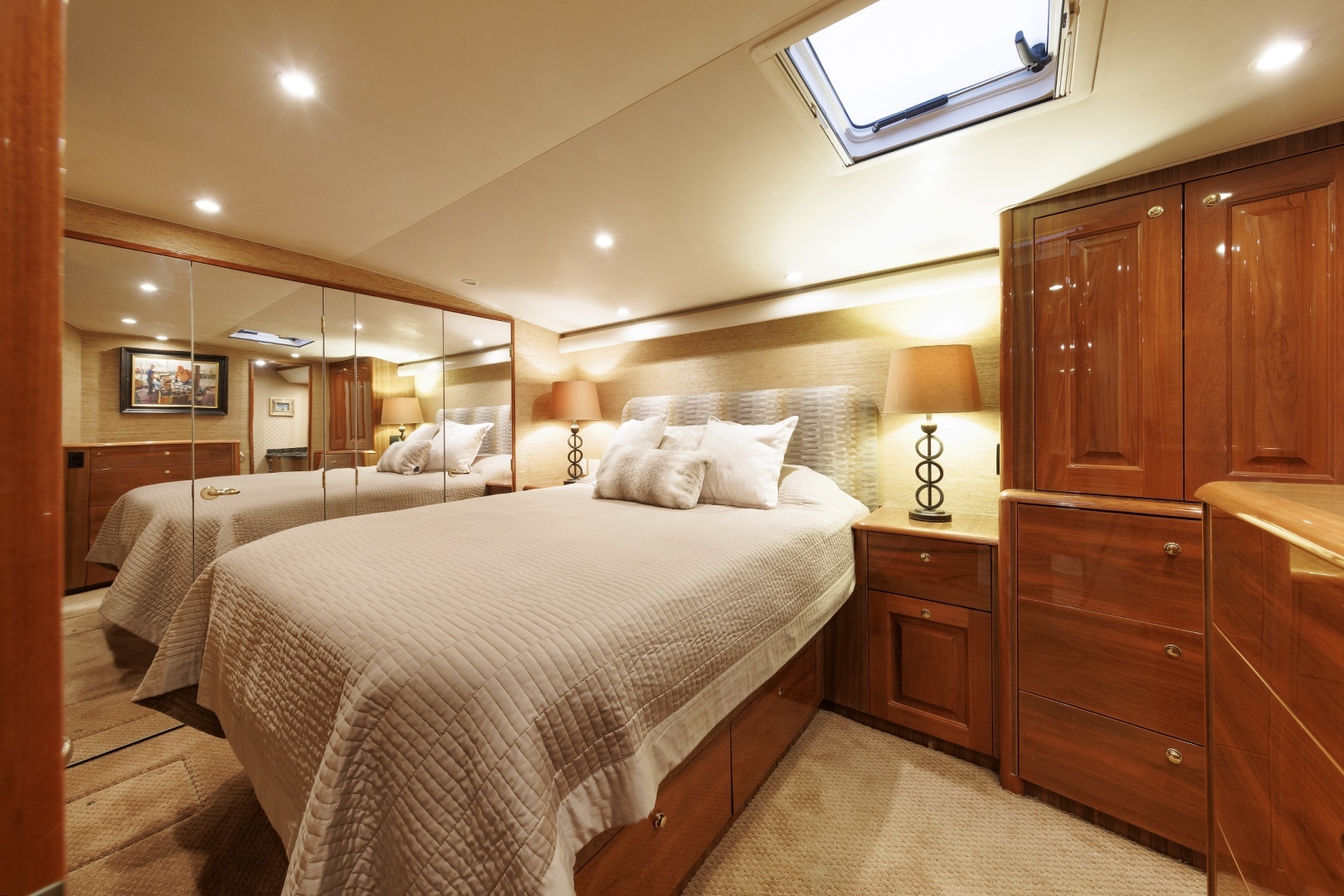 2005 Viking 61 Convertible - Image 7