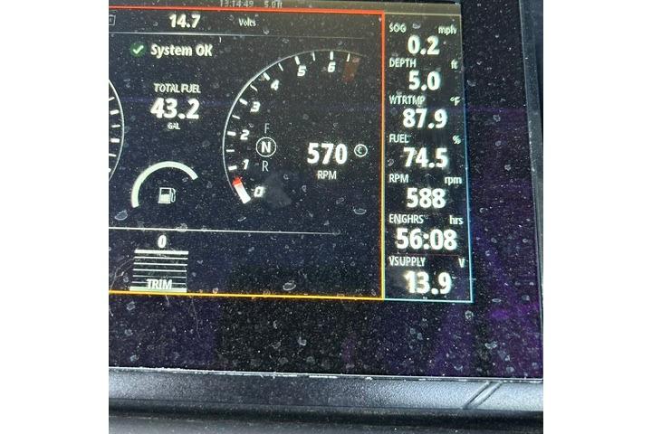 Dashboard display of a 2021 Bennington L Bowrider 25 Quad Bench showing fuel, RPM, and system status.