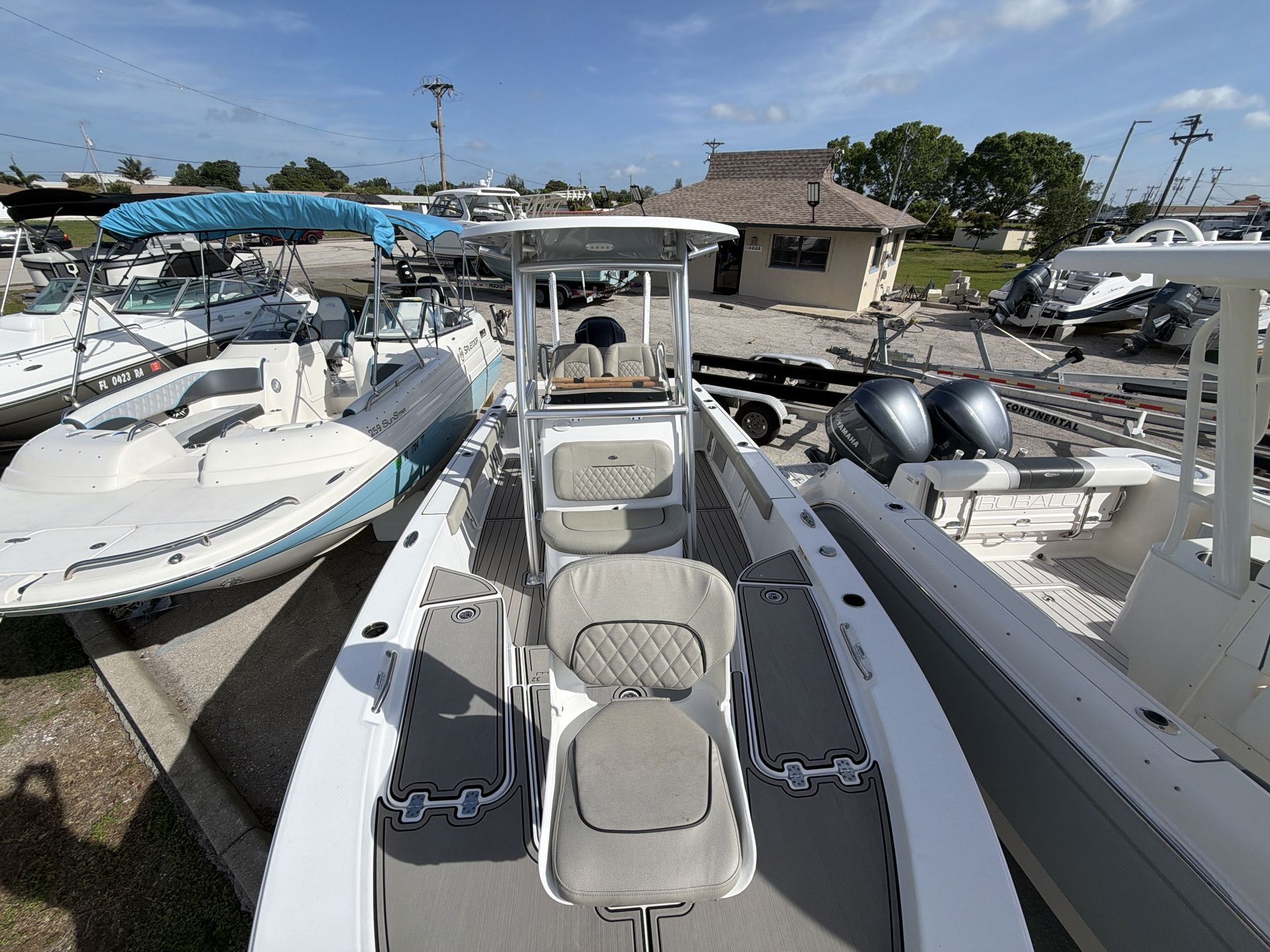 2024 Sportsman Masters 227 Bay Boat - 10