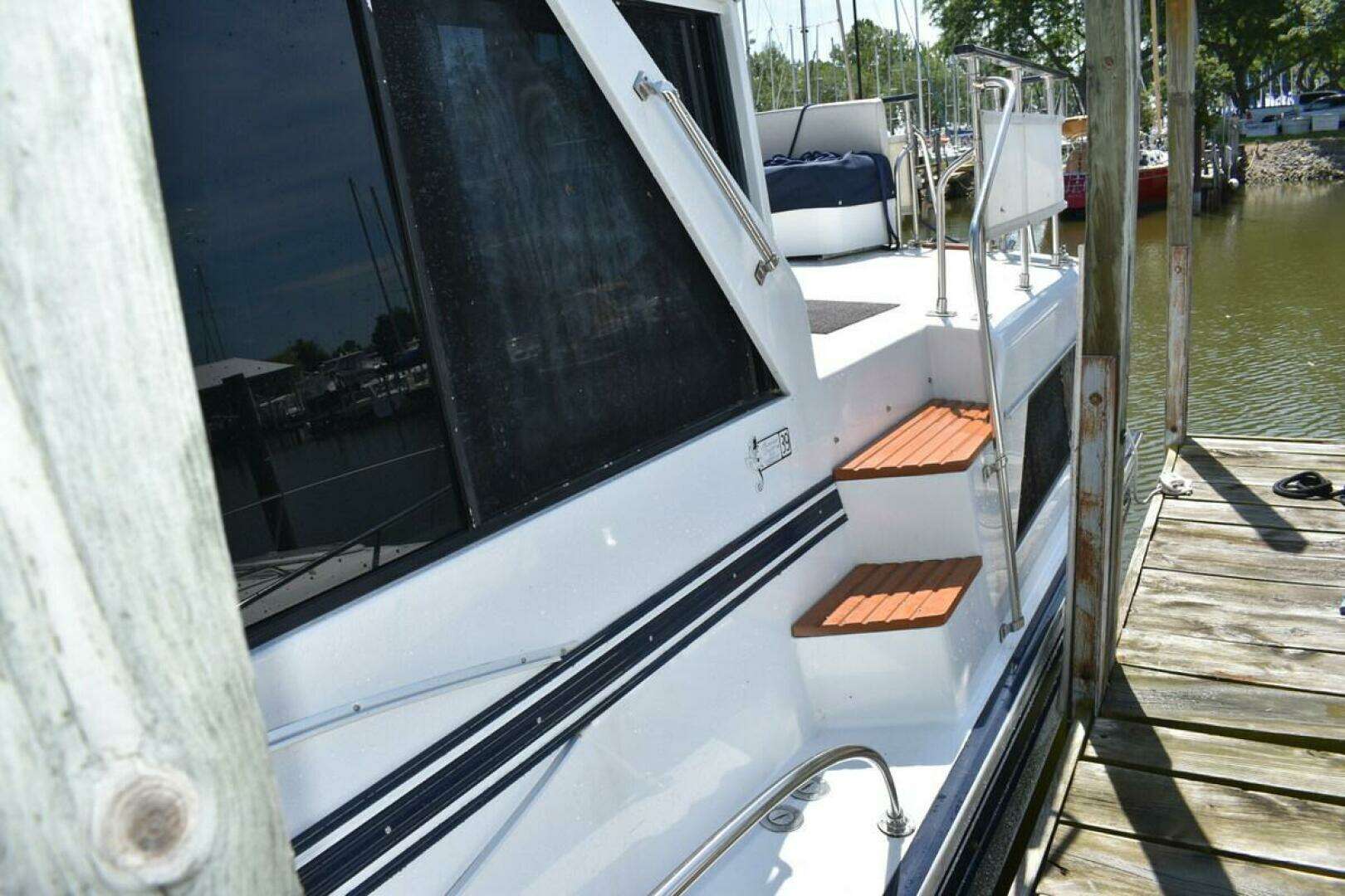 1985 Marinette 39 Double Cabin - Image 12